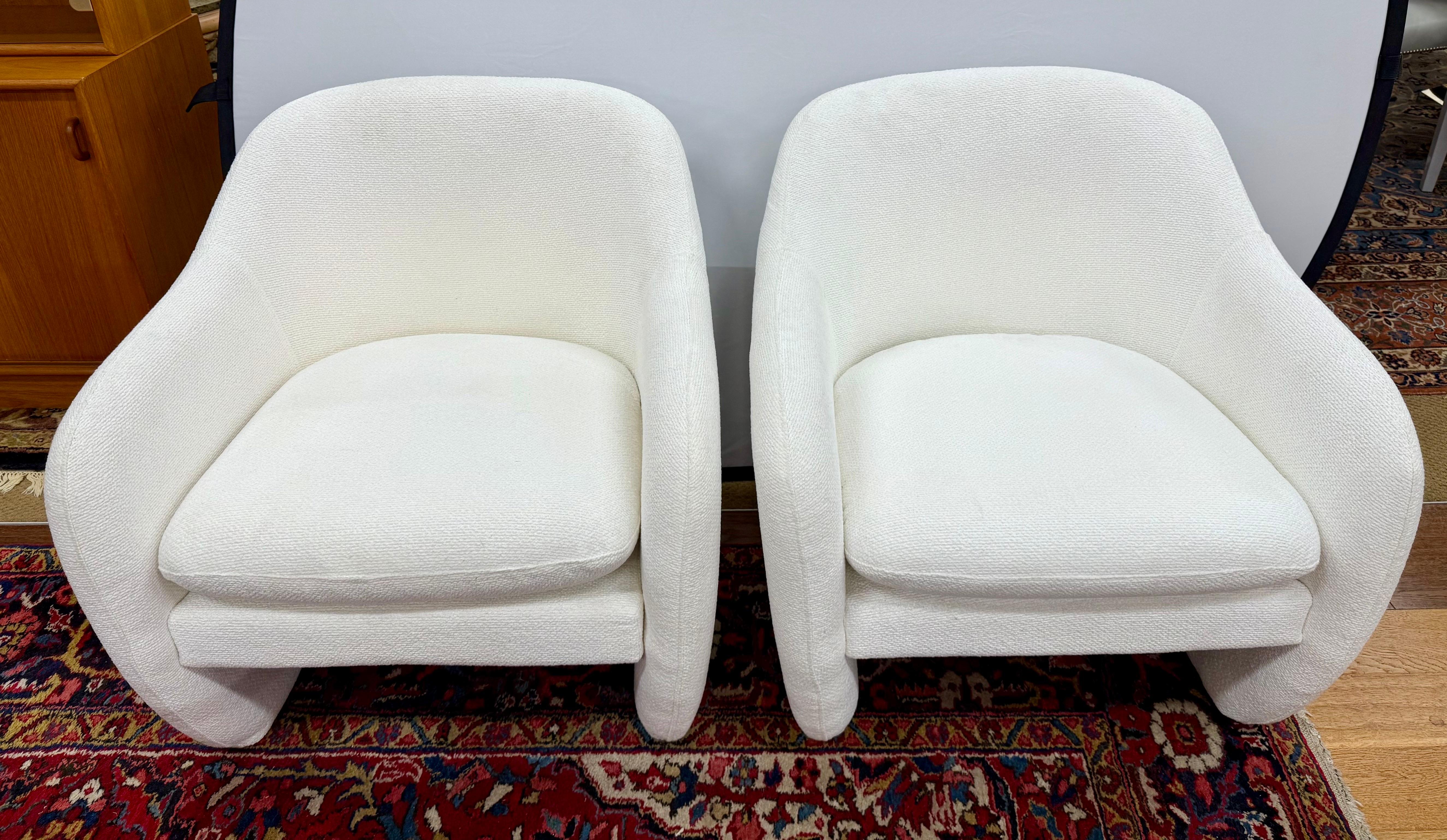 Mid-Century Modern Mid Century Modern Pair of Upholstered White Performance Fabric Lounge Chairs For Sale