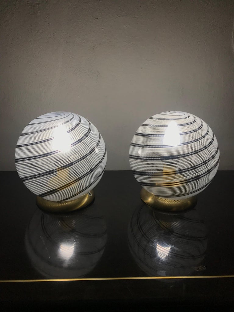 Mid-Century Modern Pair of Venini Table Lamps in Brass and Murano Glass For Sale 3