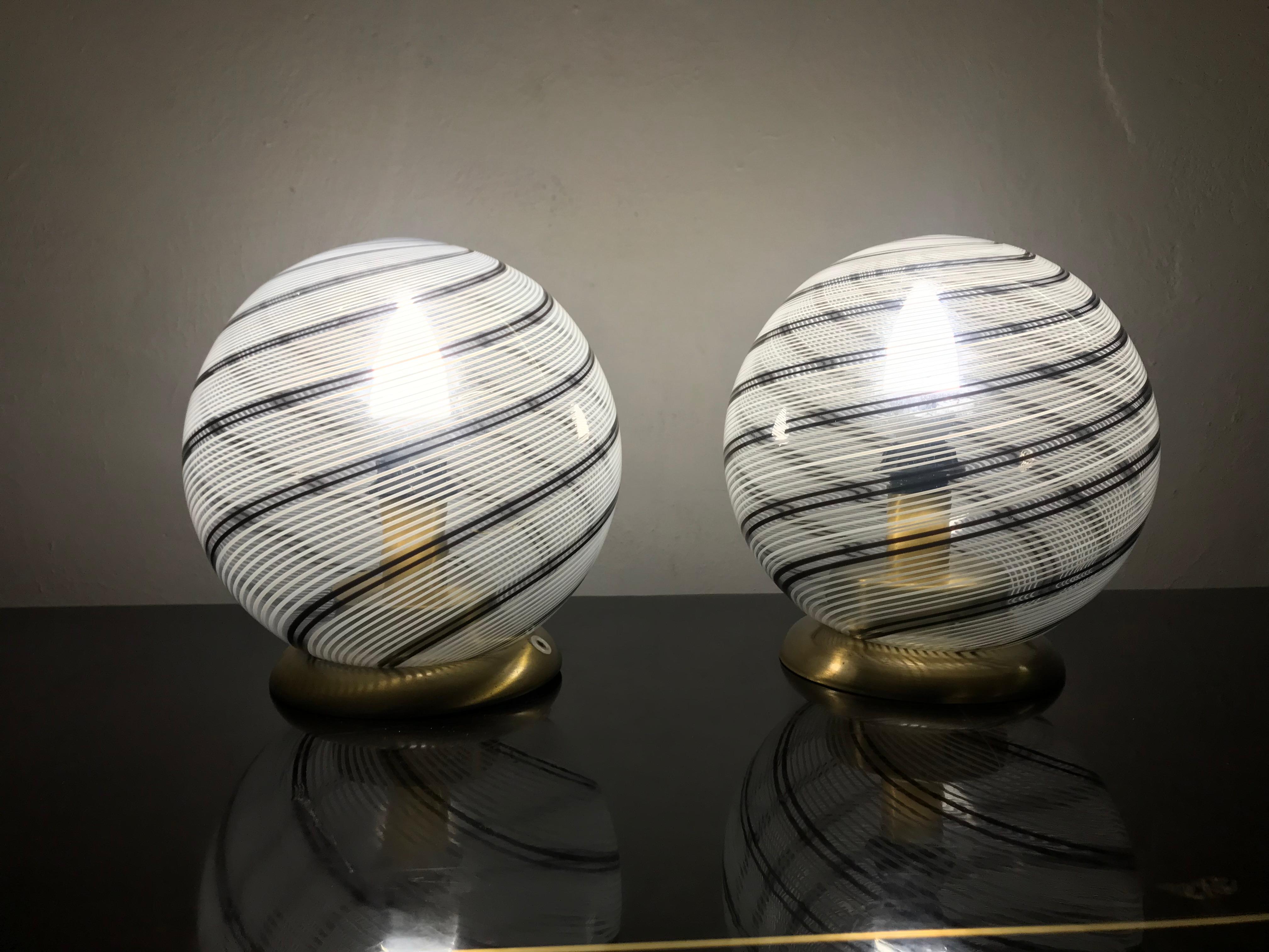 Space Age pair of table lamps by in hand blown clear, white and black 'Tessuto' technique Murano glass attributed to Venini, circa 1970.