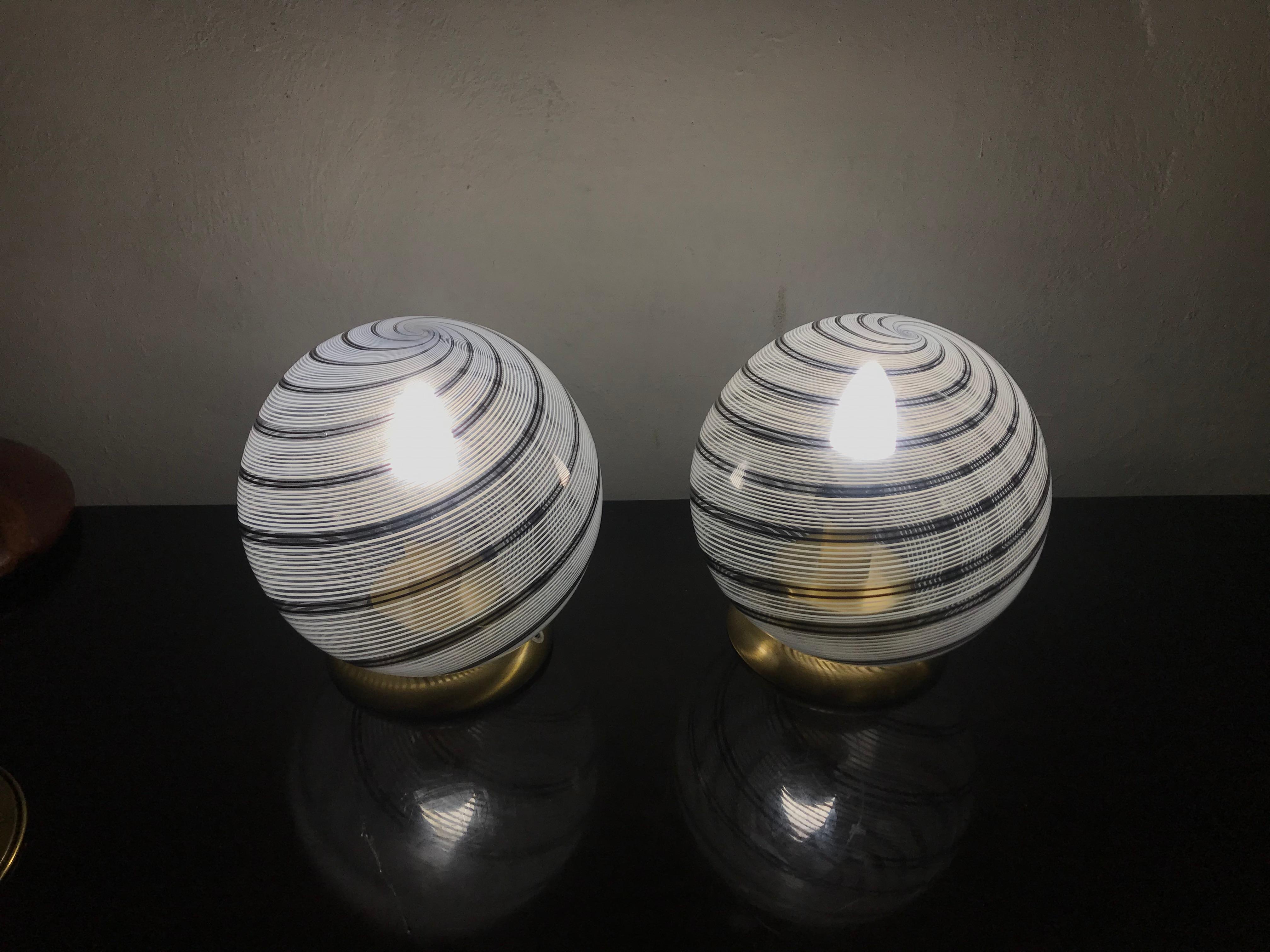 Space Age Mid-Century Modern Pair of Venini Table Lamps in Brass and Murano Glass For Sale