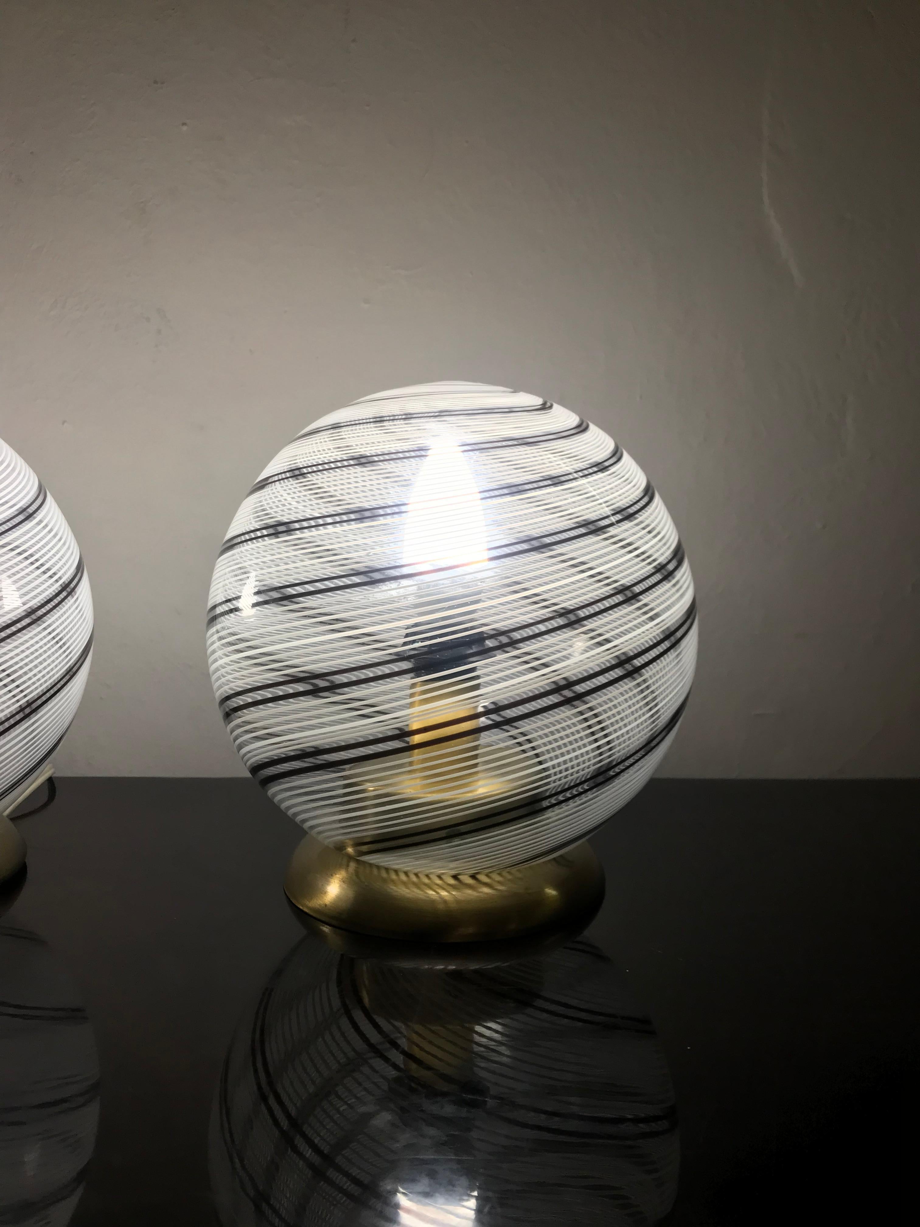 Italian Mid-Century Modern Pair of Venini Table Lamps in Brass and Murano Glass For Sale