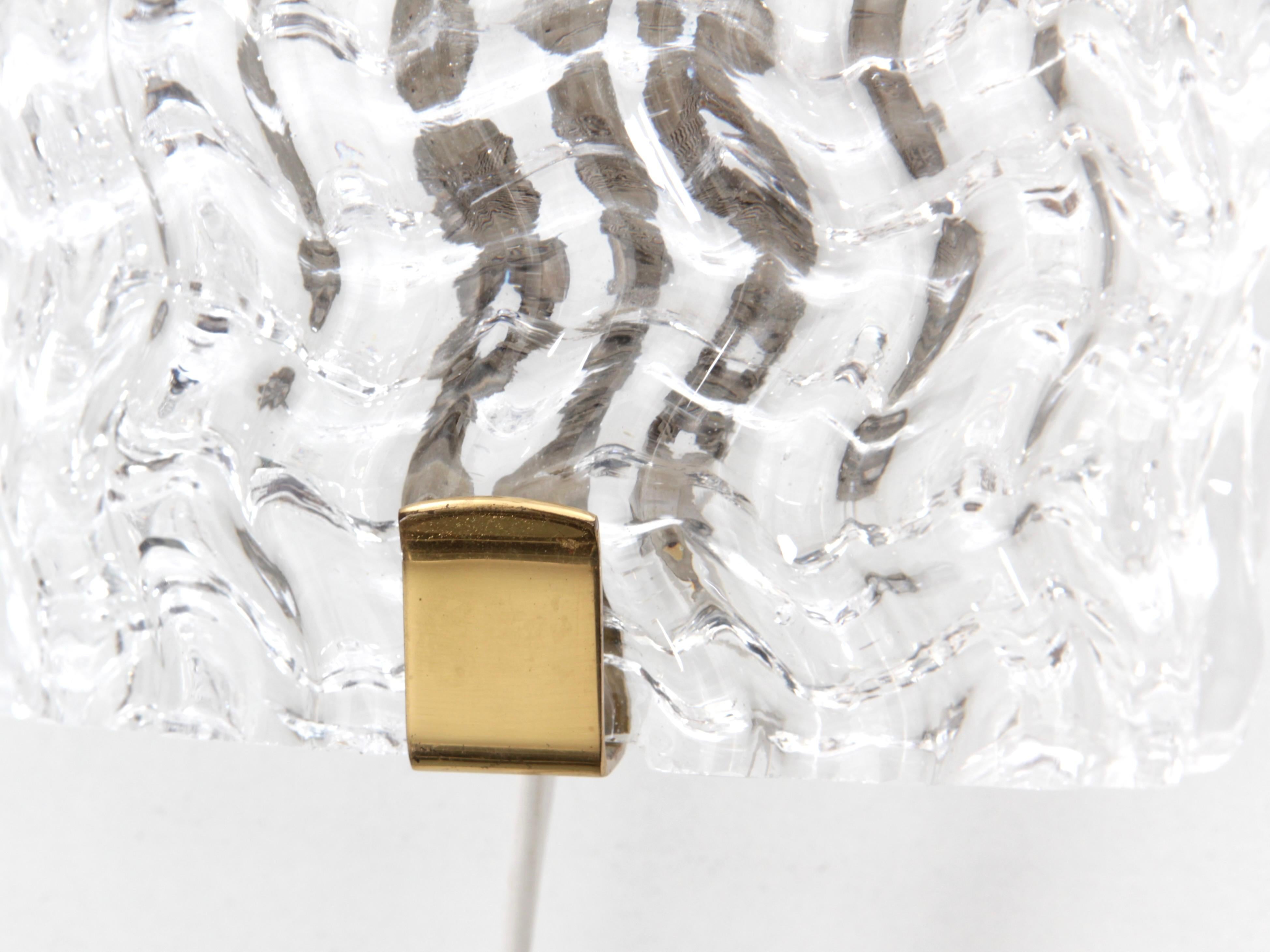 Scandinave moderne Paire de lampes murales en cristal de style mi-siècle moderne en vente