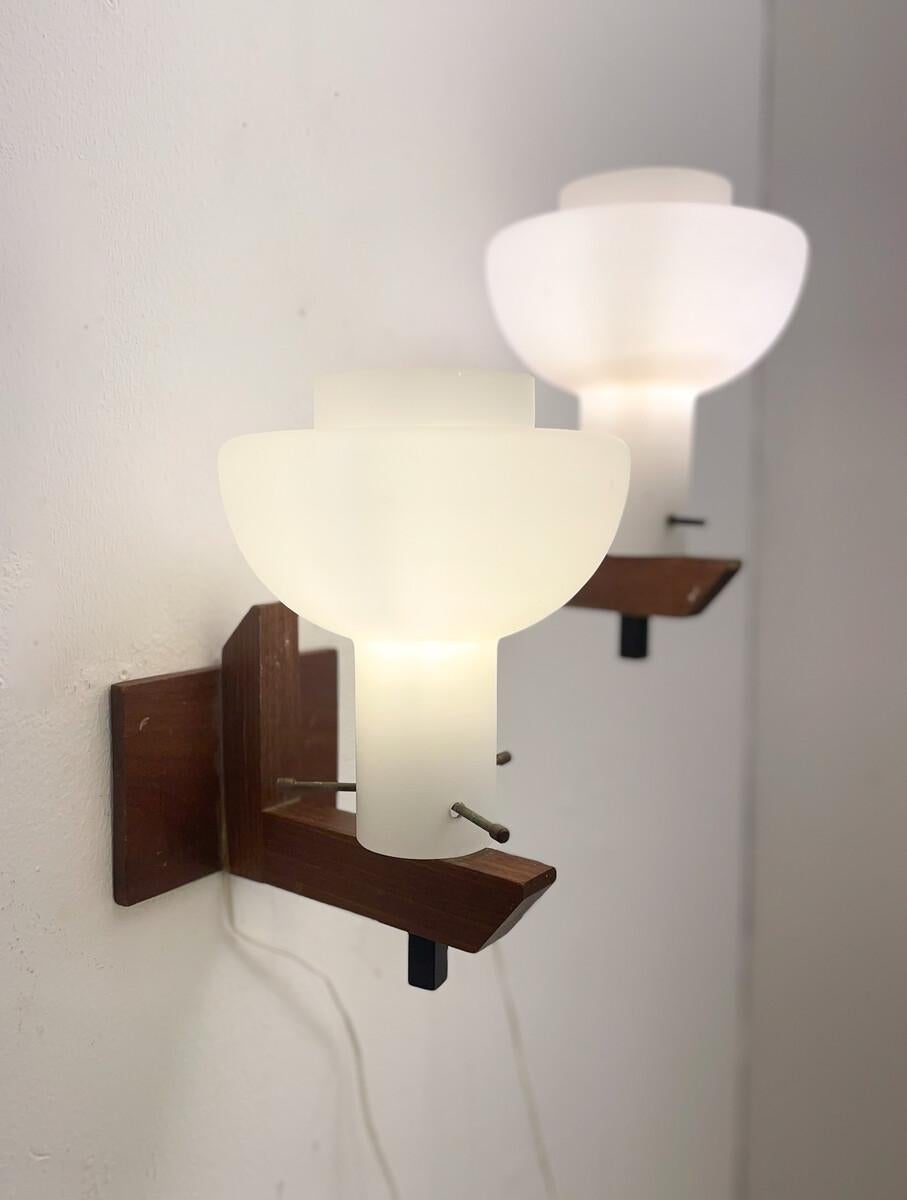Mid-Century Modern pair of wall light, wood and opaline, 1970s.