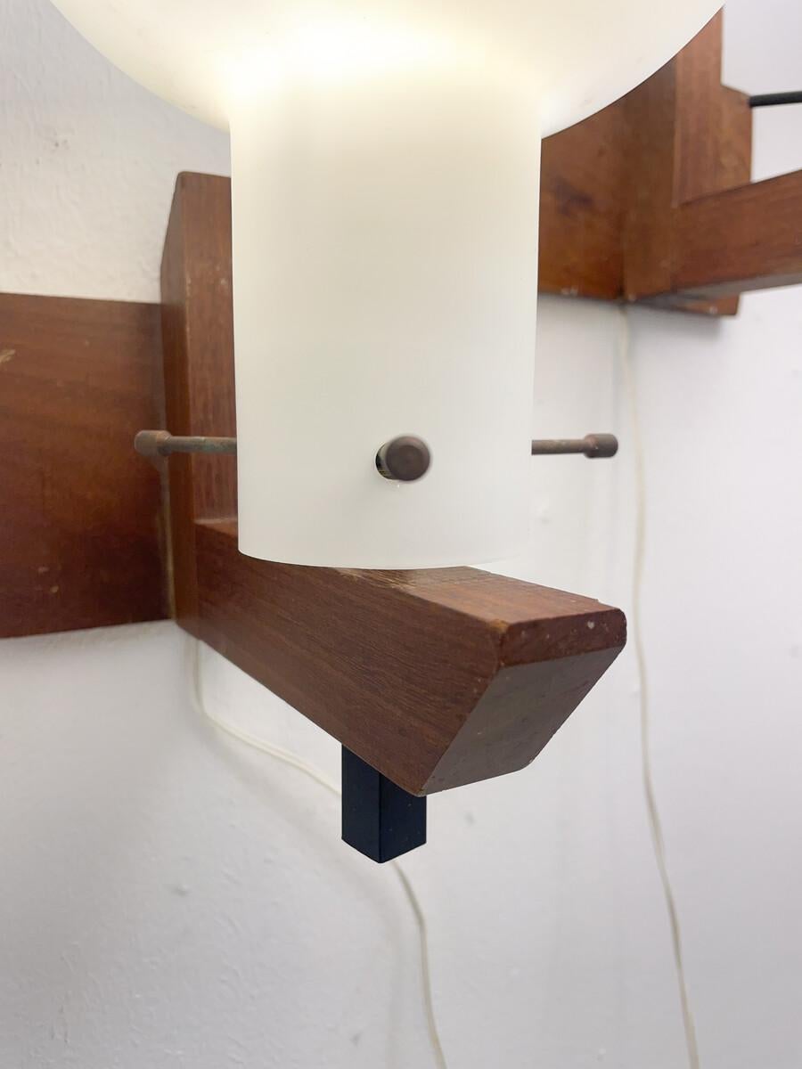 Mid-Century Modern Pair of Wall Light, Wood and Opaline, 1970s In Good Condition For Sale In Brussels, BE
