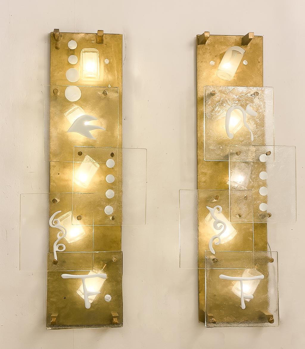 Pareja de apliques modernos de mediados de siglo, cristal y latón, Italia Moderno de mediados de siglo en venta