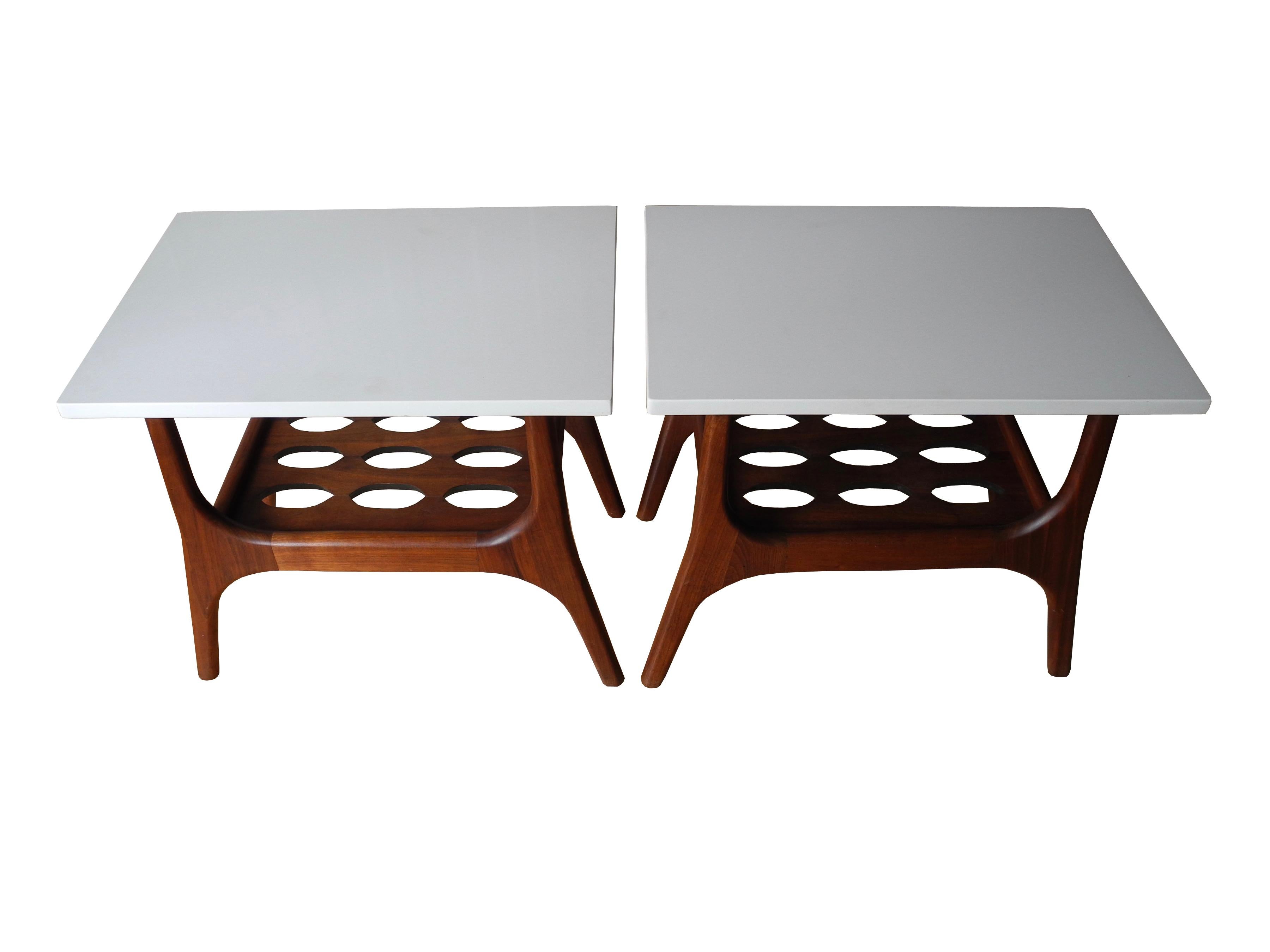 American Mid-Century Modern Pair of Walnut and White Quartz Nightstands or Side Tables For Sale