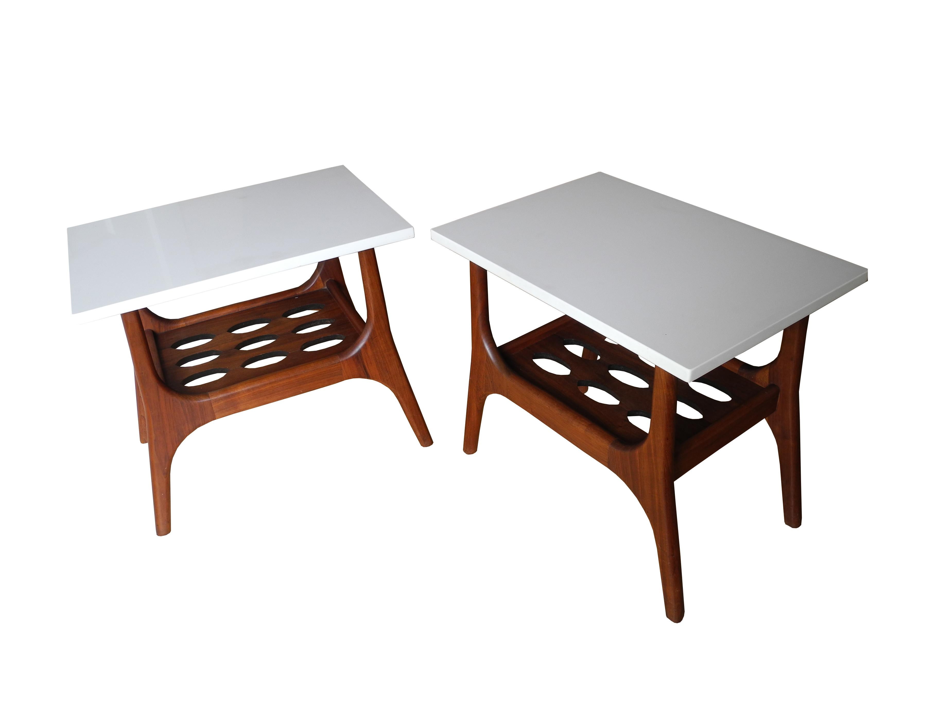 Mid-Century Modern Pair of Walnut and White Quartz Nightstands or Side Tables In Good Condition For Sale In Hudson, NY