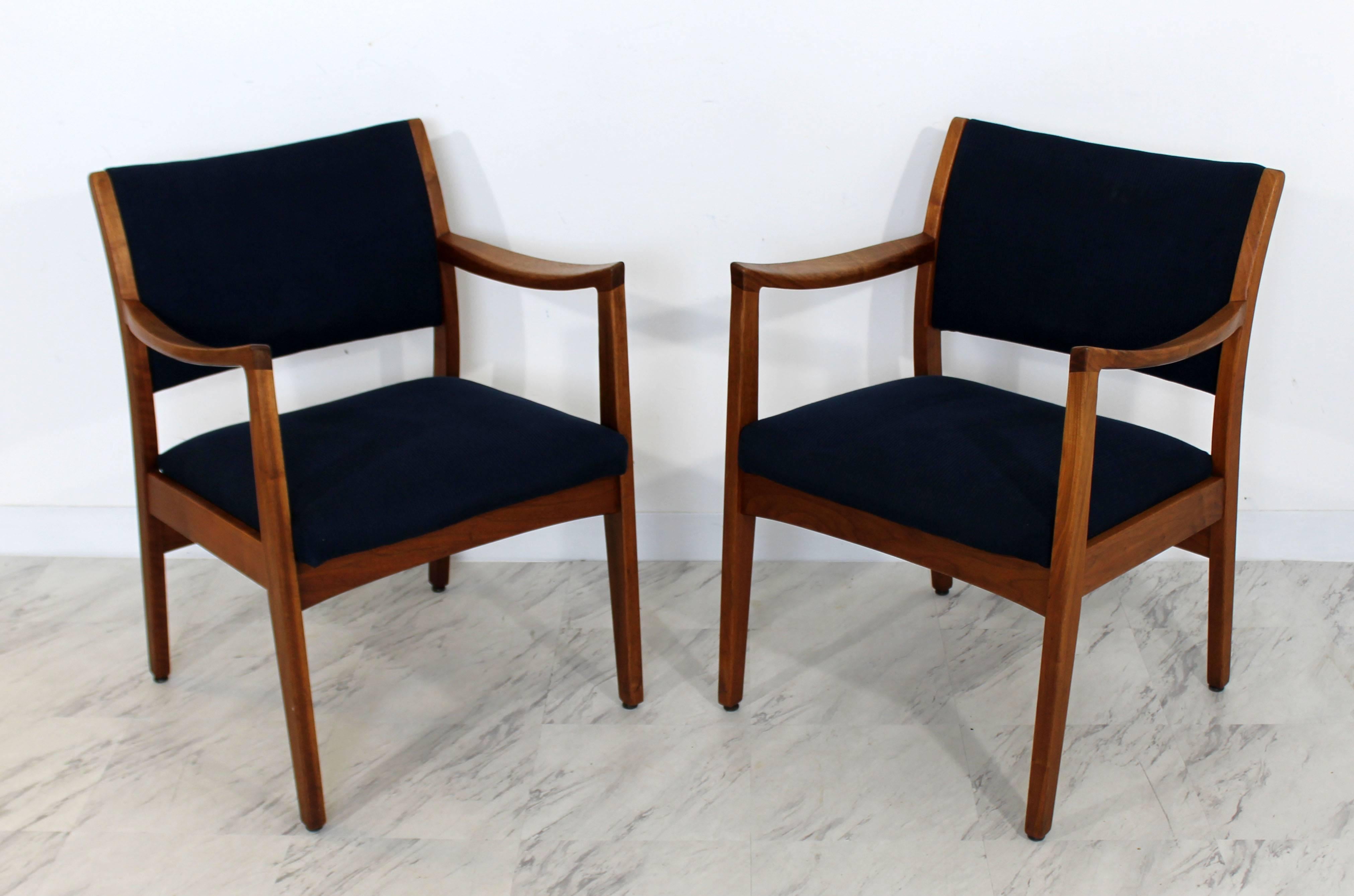 For your consideration is a gorgeous pair of walnut armchairs, by Johnson Furniture Co, circa the 1960s. In excellent condition. The dimensions are 23.5