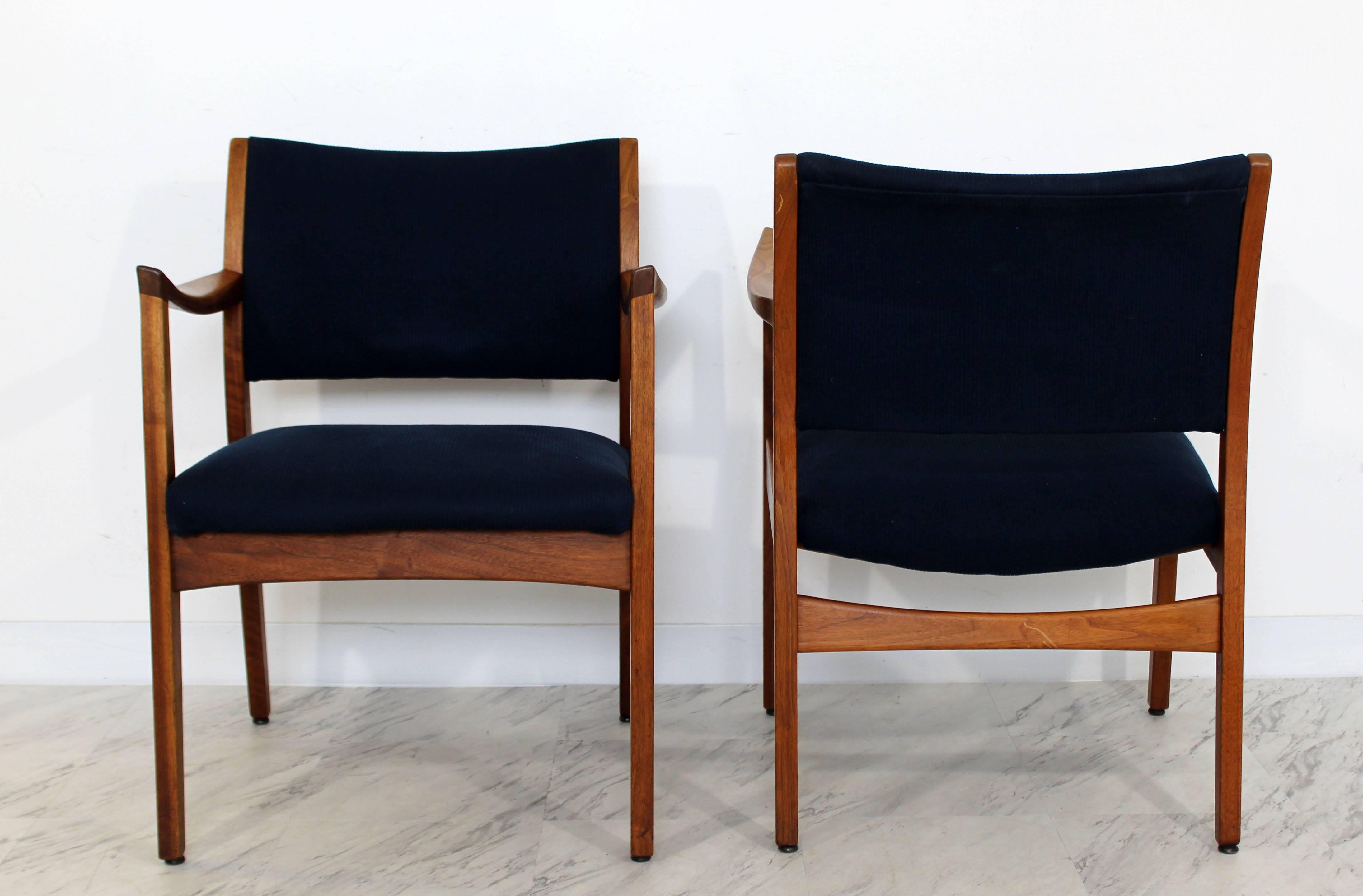 Mid-Century Modern Pair of Walnut Armchairs by Johnson 1960s in Jens Risom Style 1