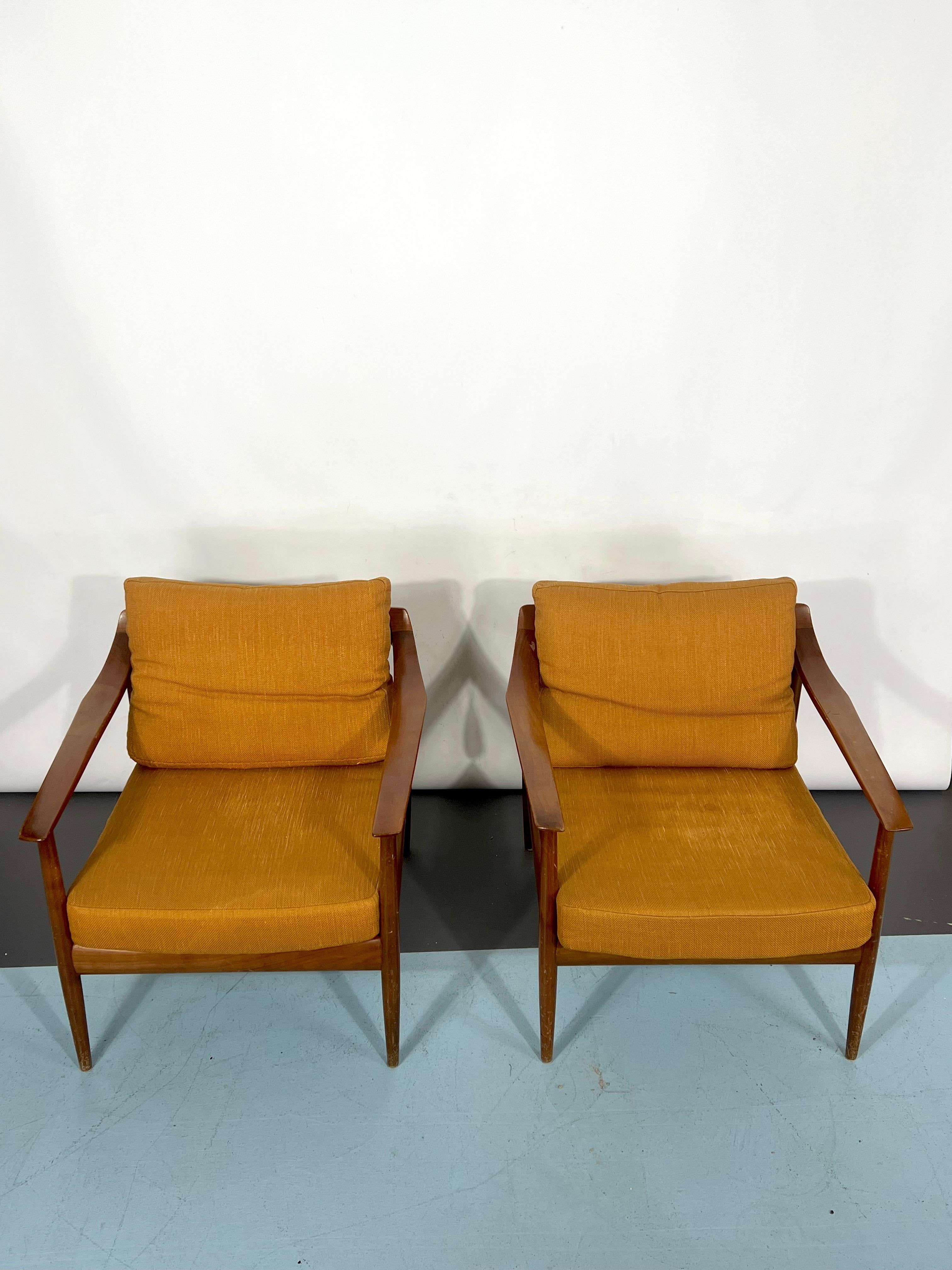 German Mid-Century Modern Pair of Walter Knoll Armchairs Model 550 from 50s For Sale