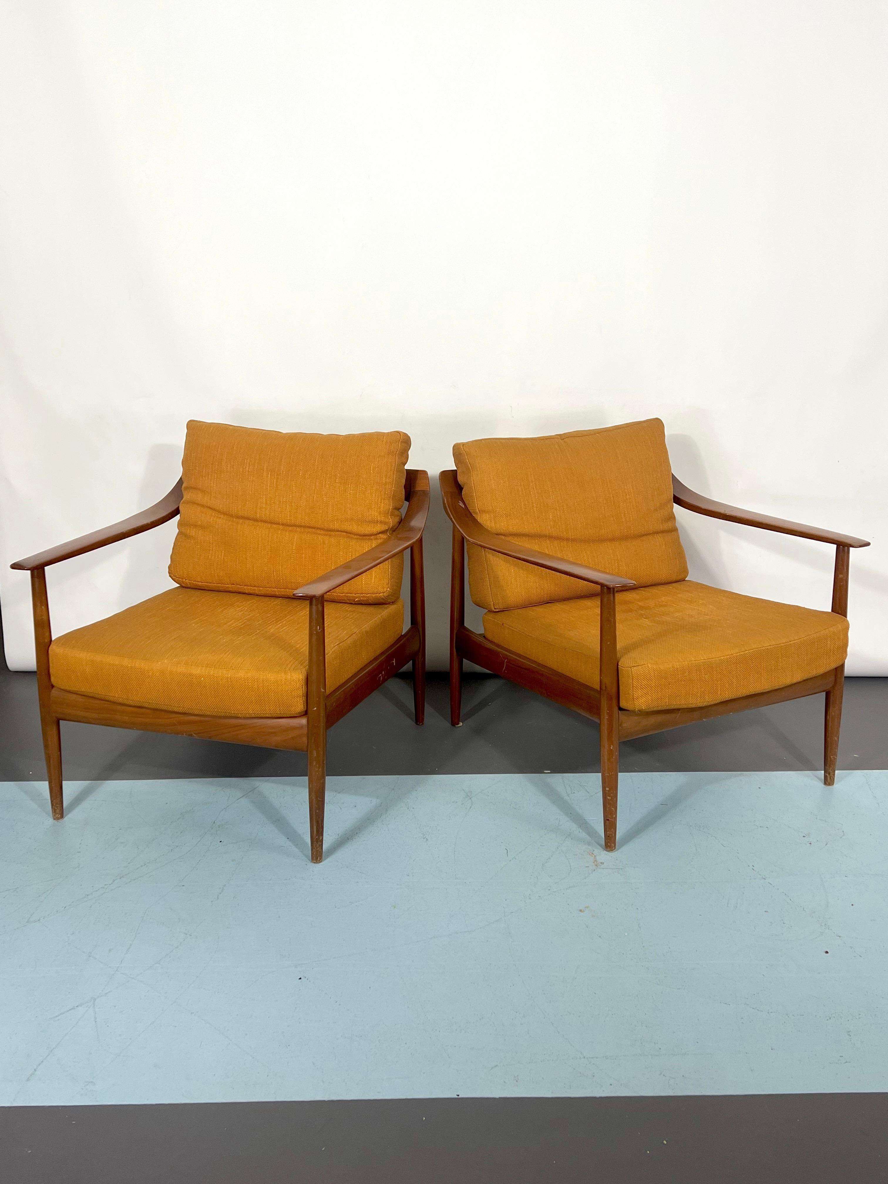 Mid-Century Modern Pair of Walter Knoll Armchairs Model 550 from 50s In Good Condition For Sale In Catania, CT