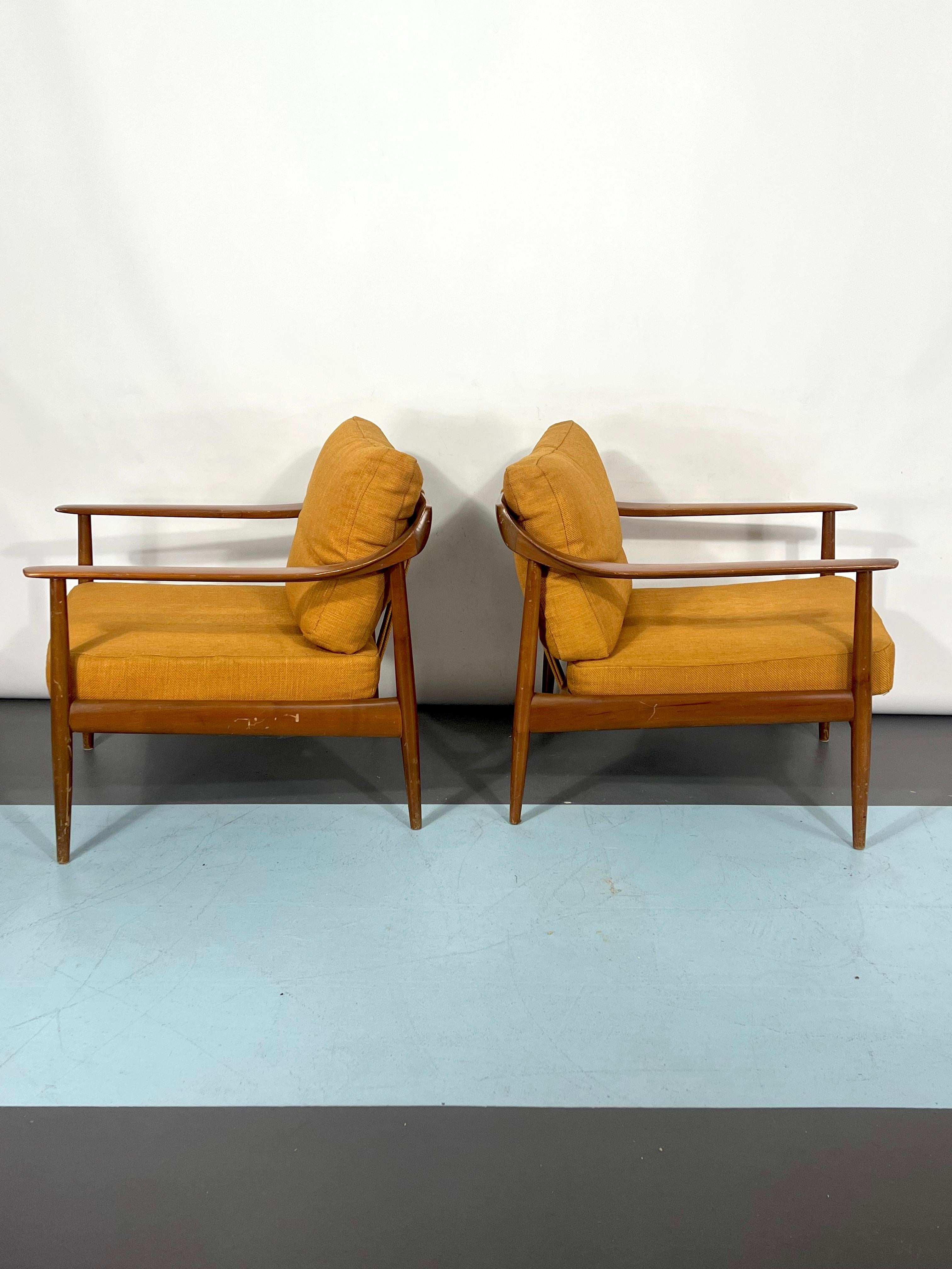 Wood Mid-Century Modern Pair of Walter Knoll Armchairs Model 550 from 50s For Sale