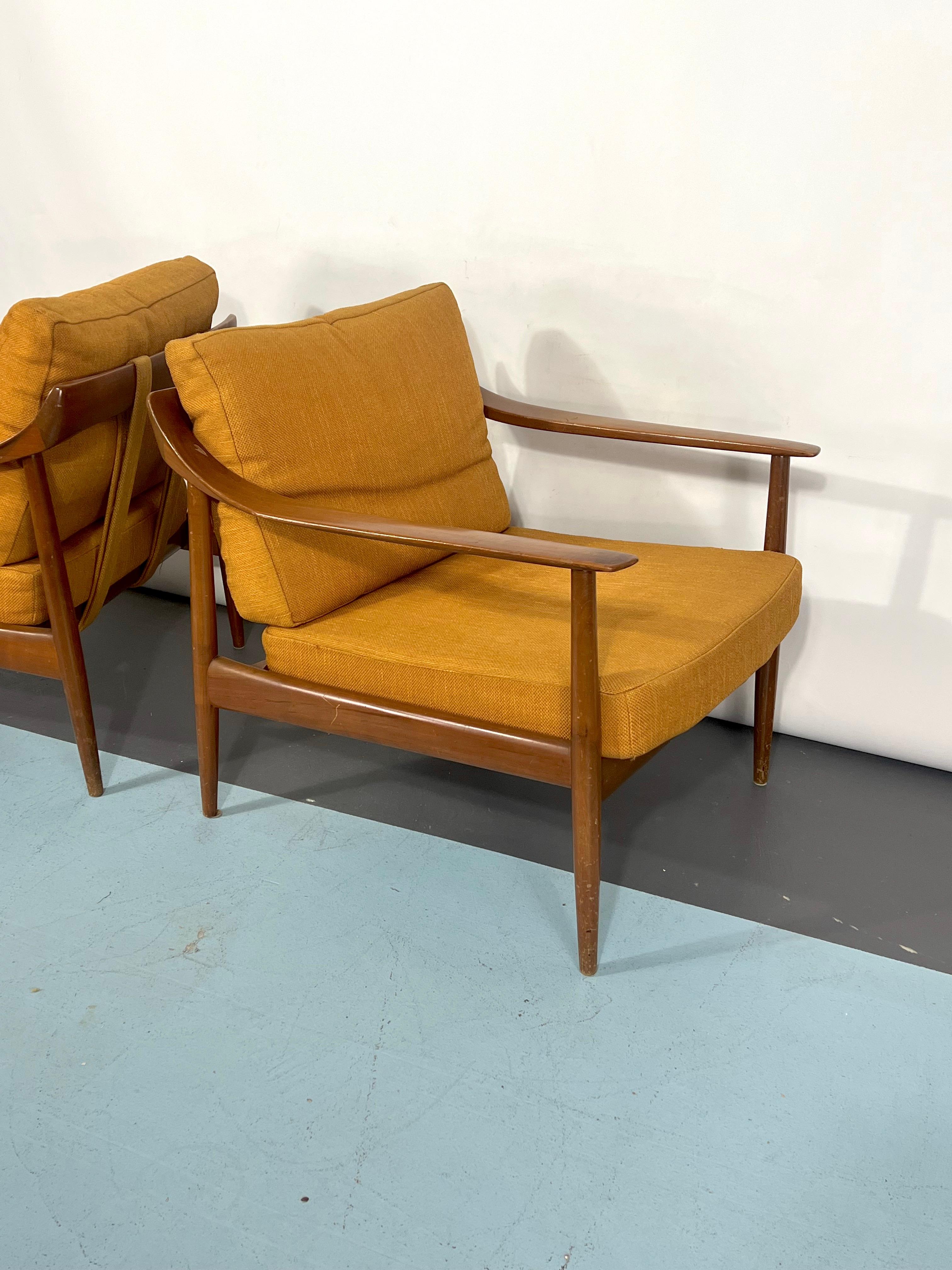 Mid-Century Modern Paar Walter Knoll Sessel Modell 550 aus den 50er Jahren (Holz) im Angebot