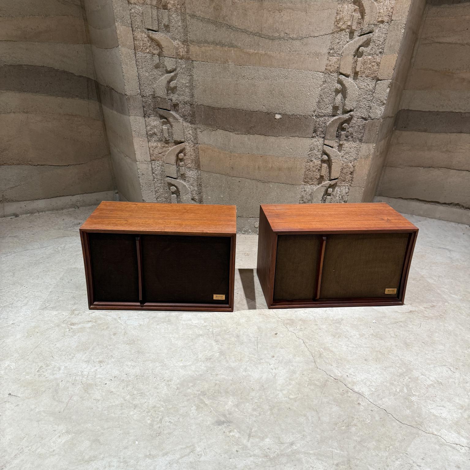 For your consideration, a pair of Warfedale speakers in walnut wood that can be used as side tables. Mid-Century modern period. 

Dimensions: 14.5 H x 23.75 W x 13 D

Delivery within 200 miles from San Diego CA is available for an additional fee.
