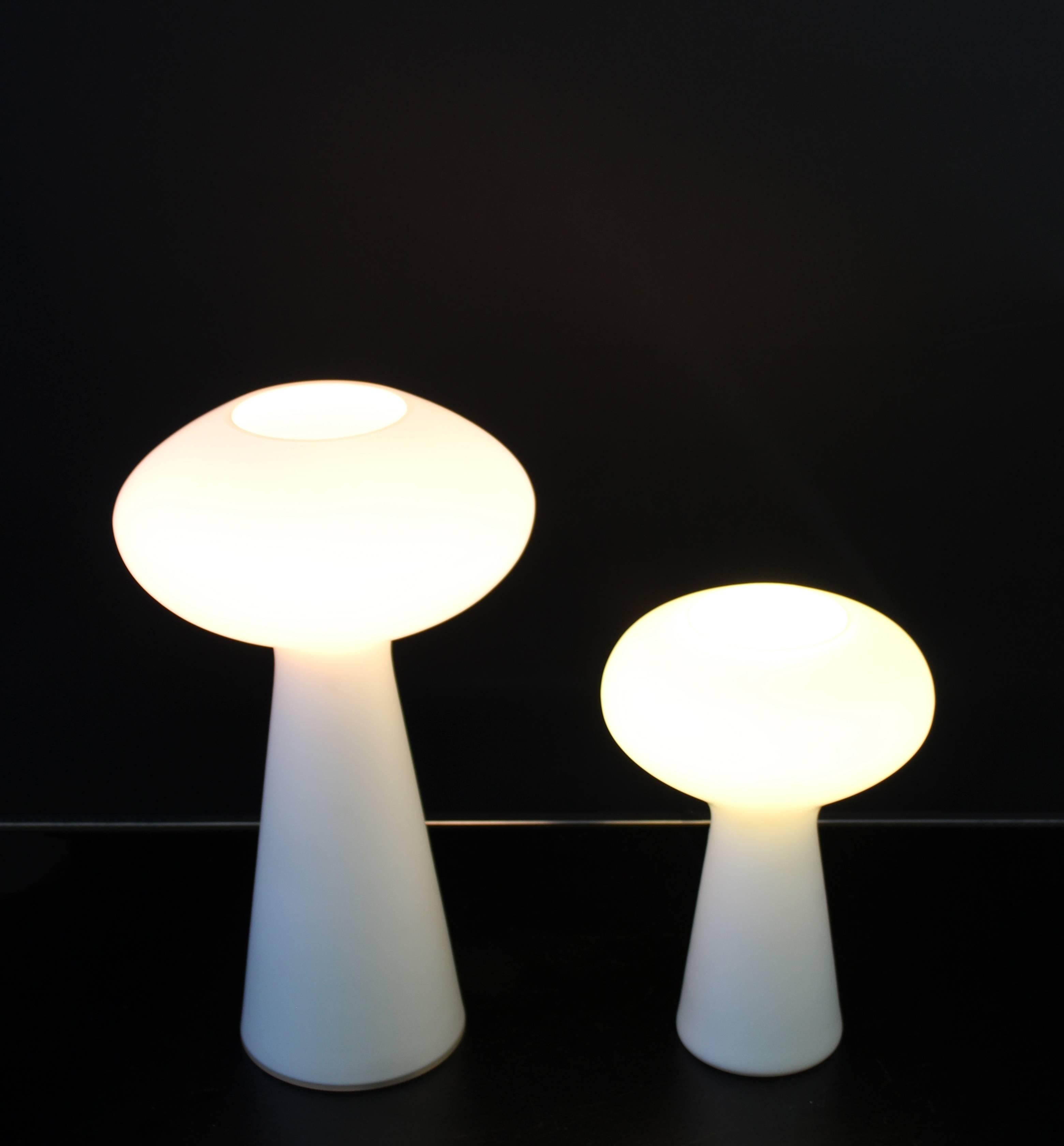 Mid-Century Modern Pair of White Glass Mushroom Table Lamps Lisa Johansson Pape In Good Condition In Keego Harbor, MI