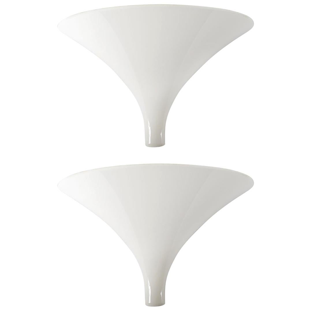 Mid-Century Modern Pair of White Sconces "Heksenhoed" by Harco Loor For Sale