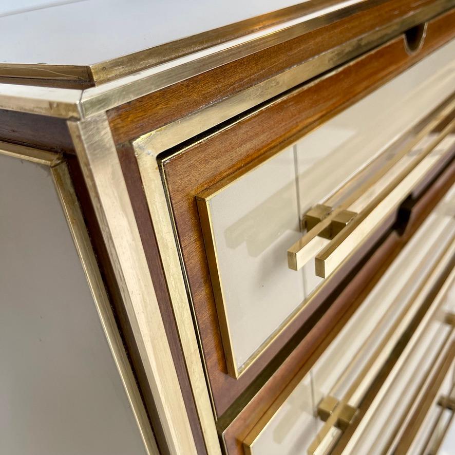 Mid-Century Modern Pair of Wood, Brass & Beige Opaline Glass Night Stands For Sale 3