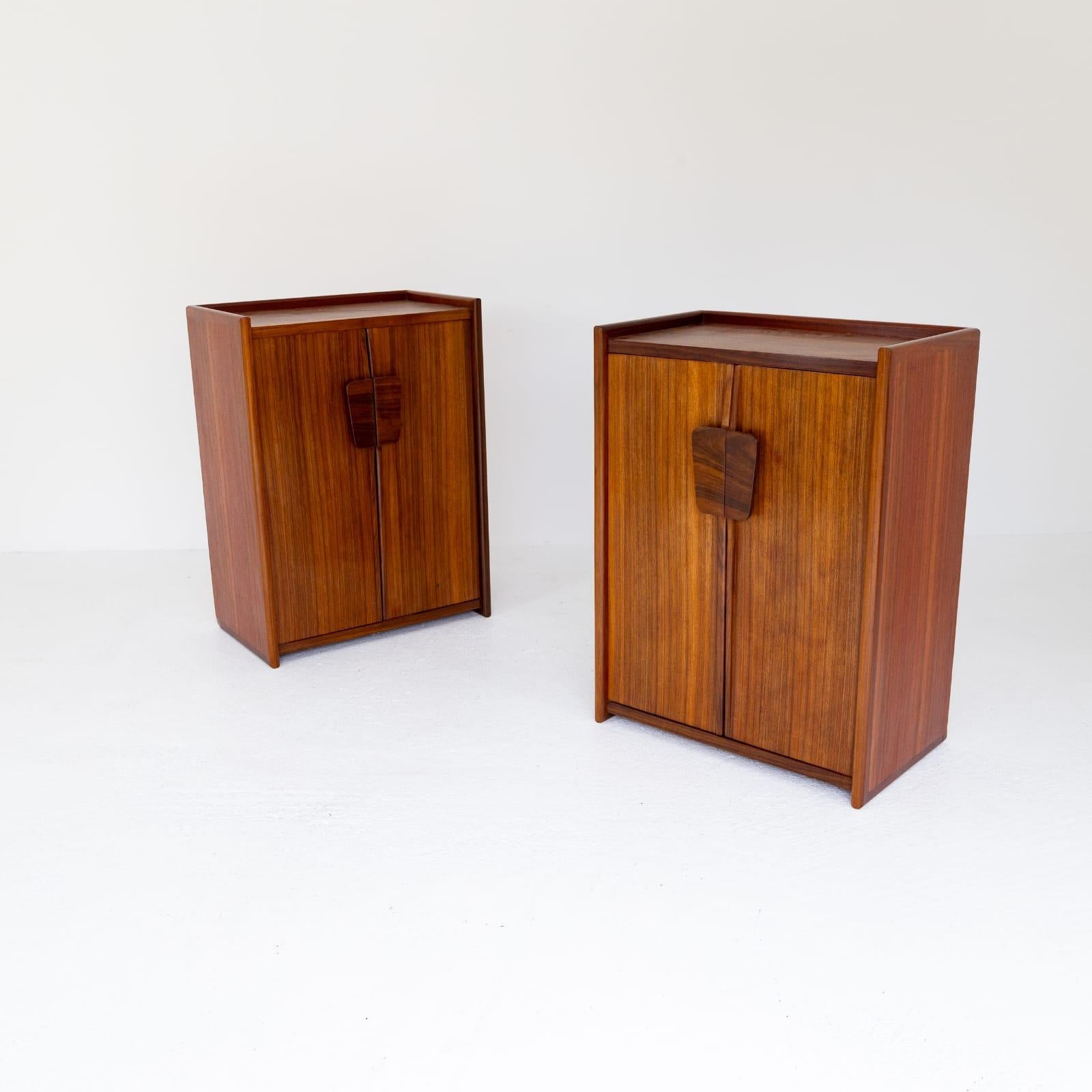 Mid-Century Modern Pair of Wood Buffets Cabinets. Italy, 1950s In Good Condition In SAINT-OUEN, FR