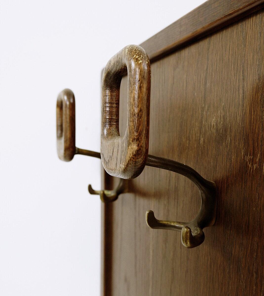 Coppia di appendiabiti da parete in legno del Mid Century Modern in vendita 6