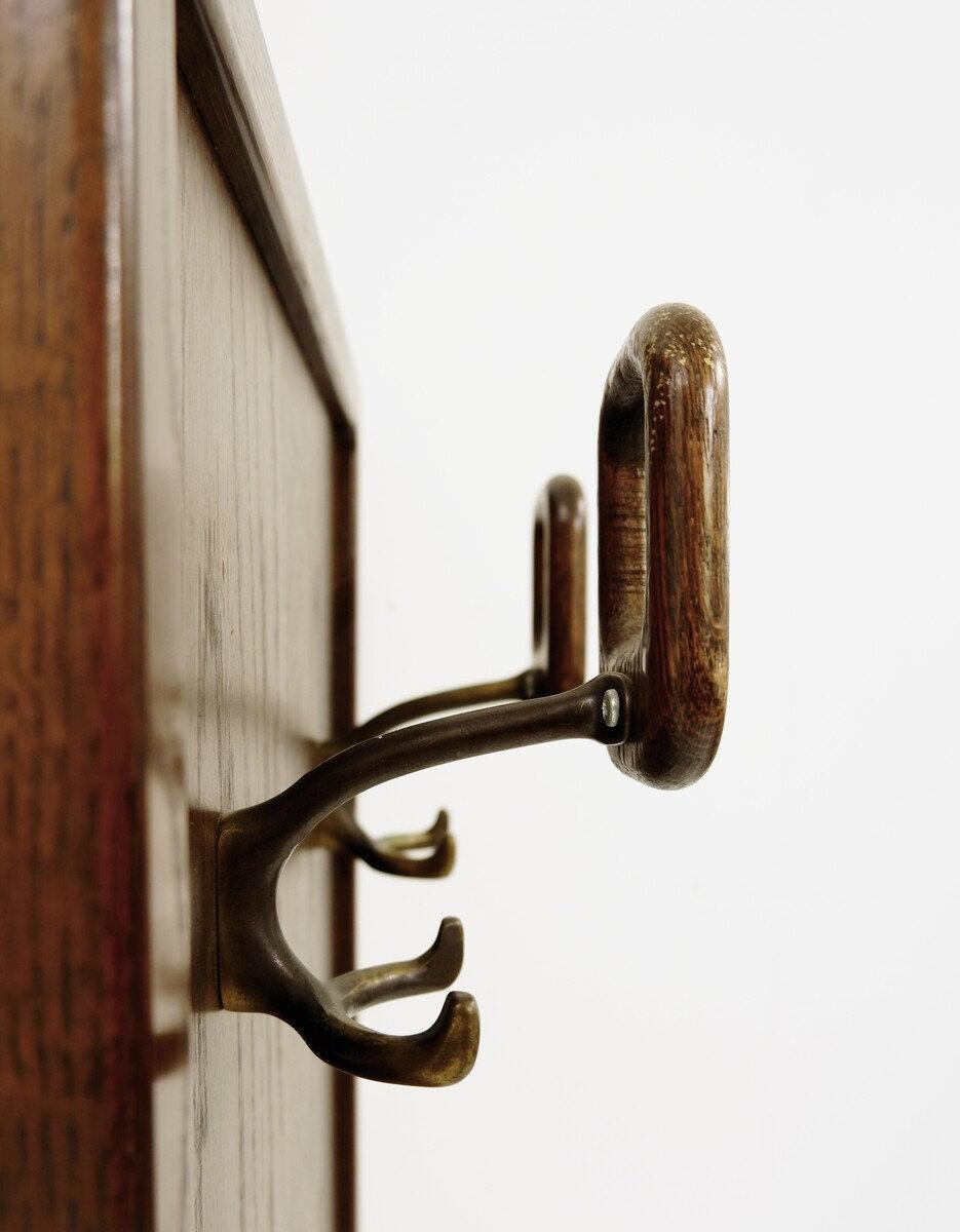 Coppia di appendiabiti da parete in legno del Mid Century Modern in vendita 1