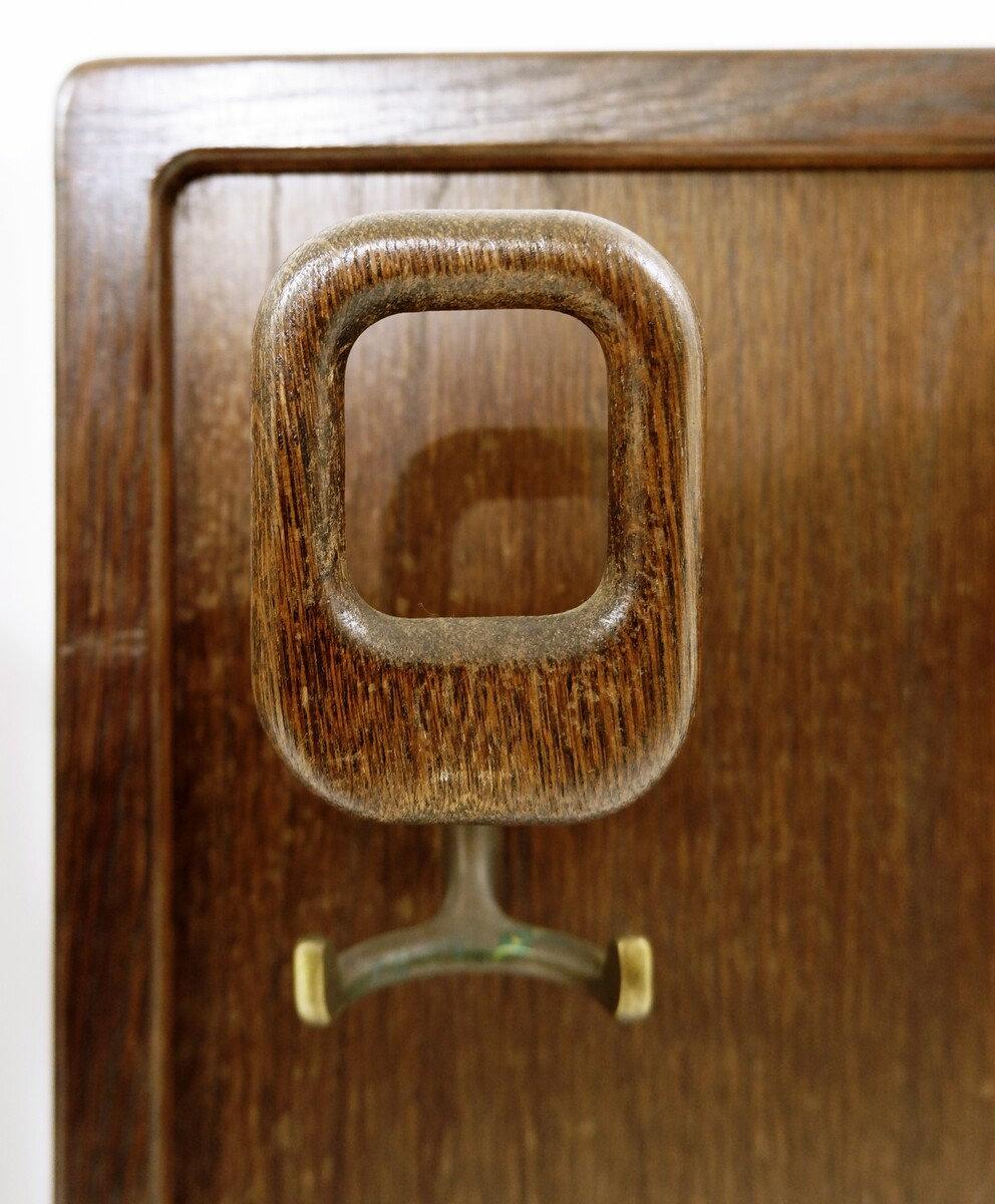 Coppia di appendiabiti da parete in legno del Mid Century Modern in vendita 3