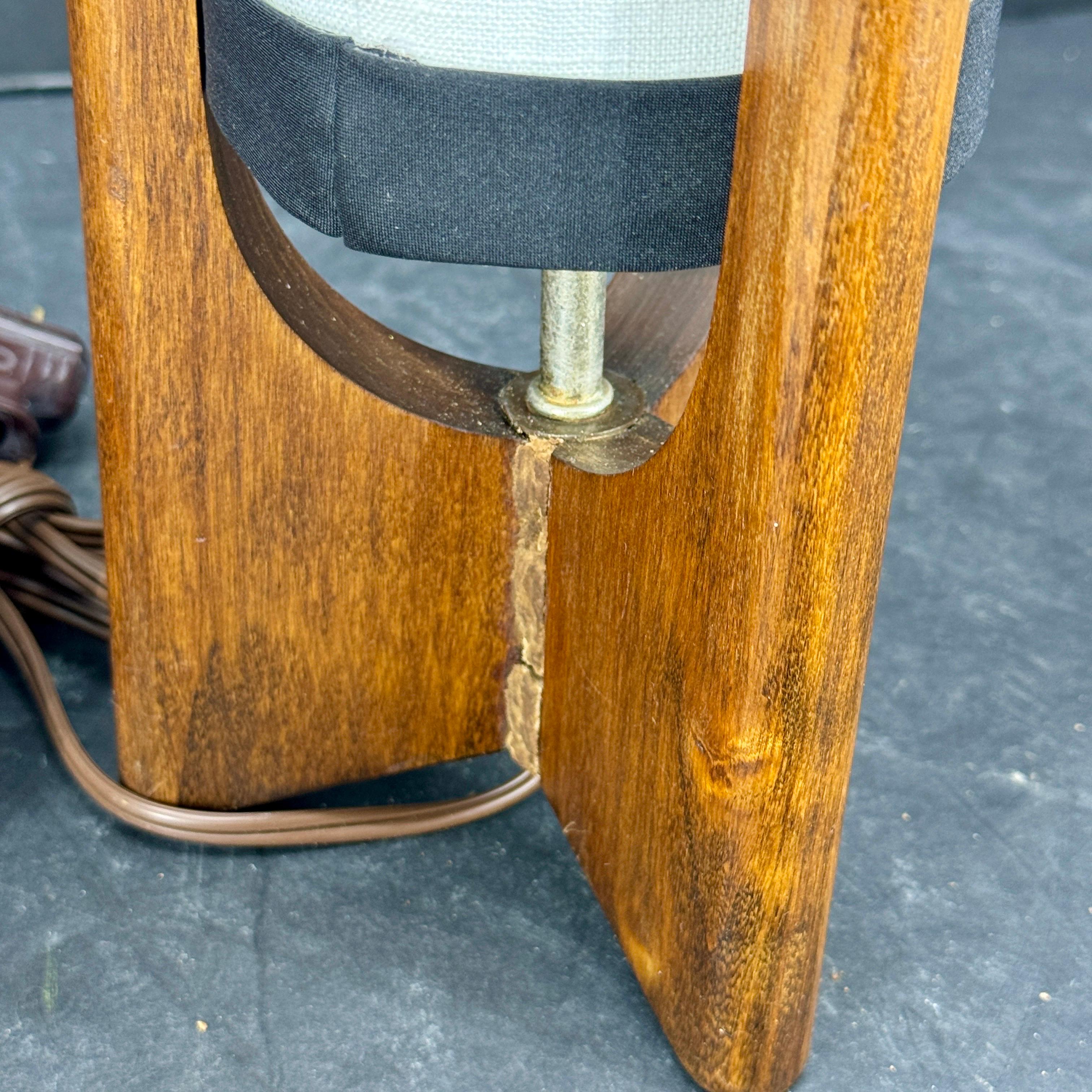 The Moderns Modern Paire de lampes de table danoises en bois, circa 1960's en vente 7