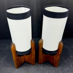 Coppia di lampade da tavolo danesi in legno della metà del secolo scorso, anni '60 circa