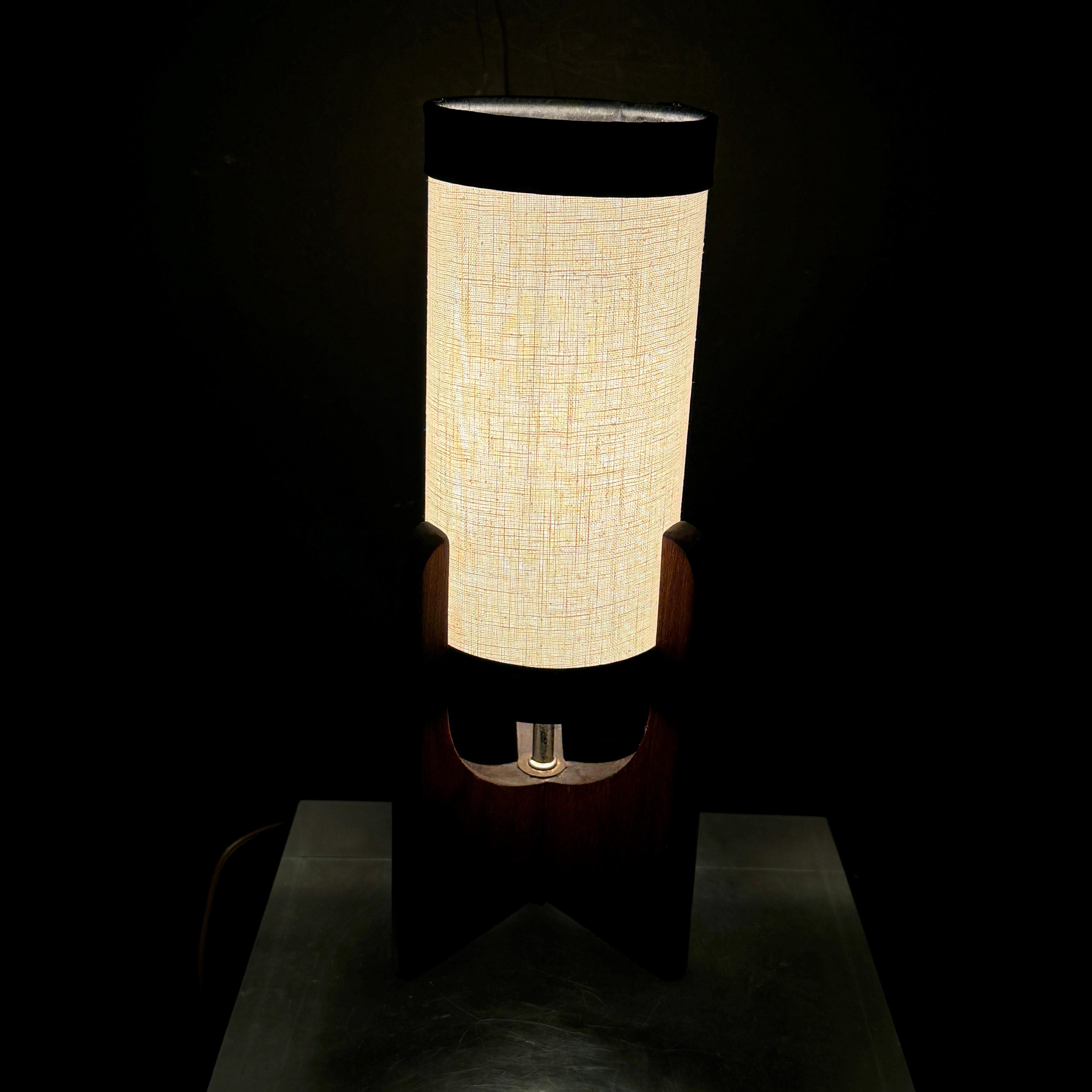 Teck The Moderns Modern Paire de lampes de table danoises en bois, circa 1960's en vente