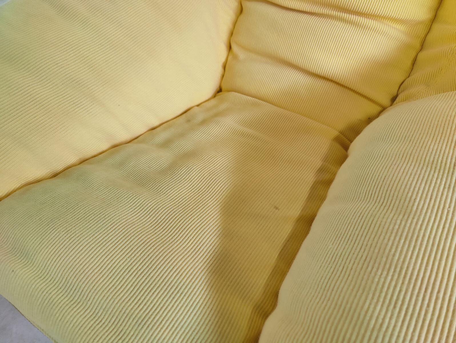 Italian Mid-Century Modern Pair of Yellow Armchairs, Italy, 1970s - Original Fabric For Sale