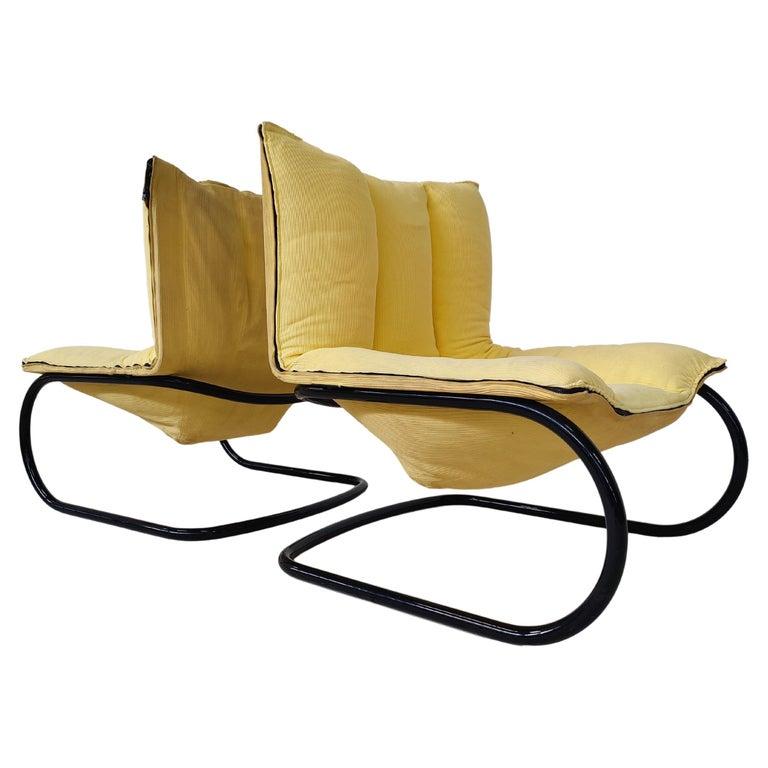 Gelbes Sesselpaar aus der Mitte des Jahrhunderts, Italien, 1970er Jahre – Original-Stoff (Ende des 20. Jahrhunderts) im Angebot