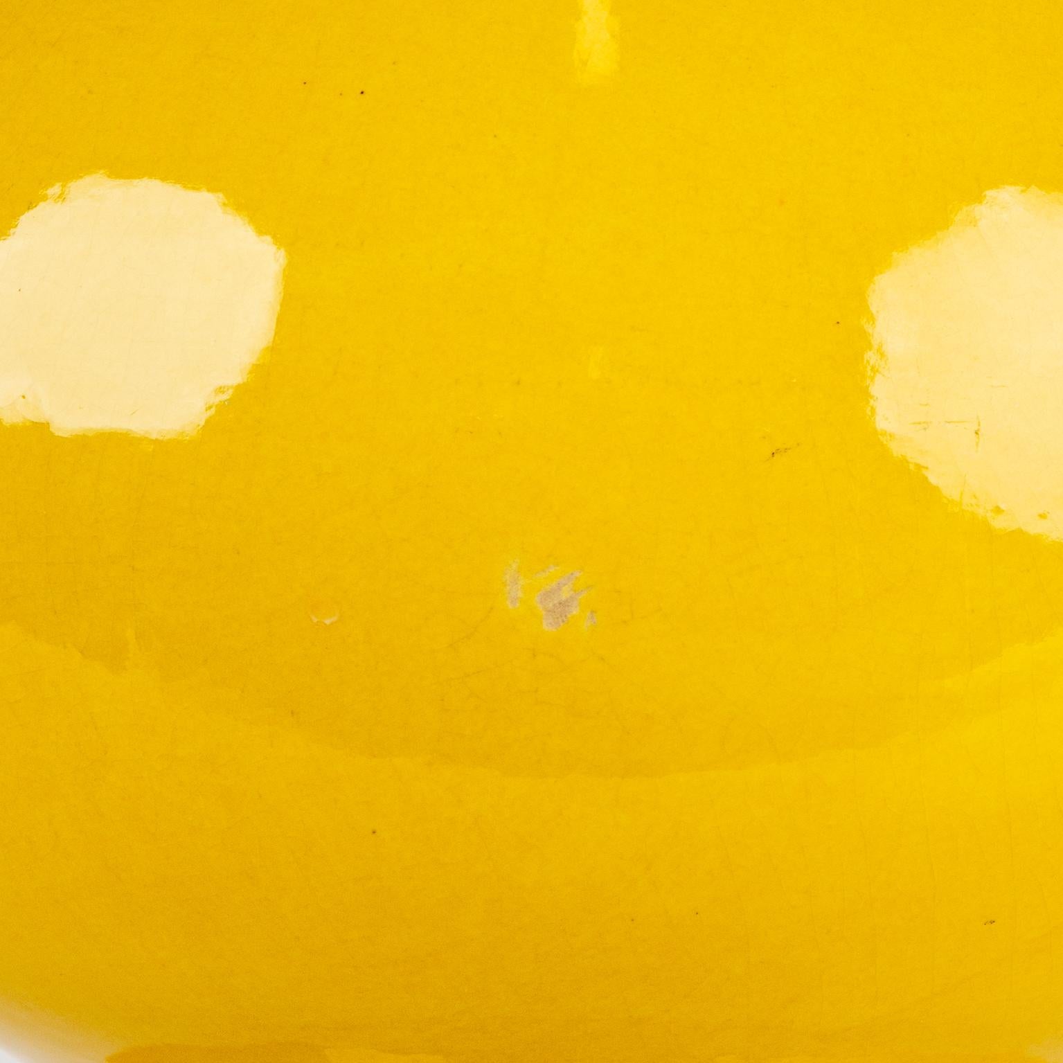Mid Century Modern Pair of Yellow Ceramic Table Lamps, USA In Good Condition For Sale In Toronto, ON
