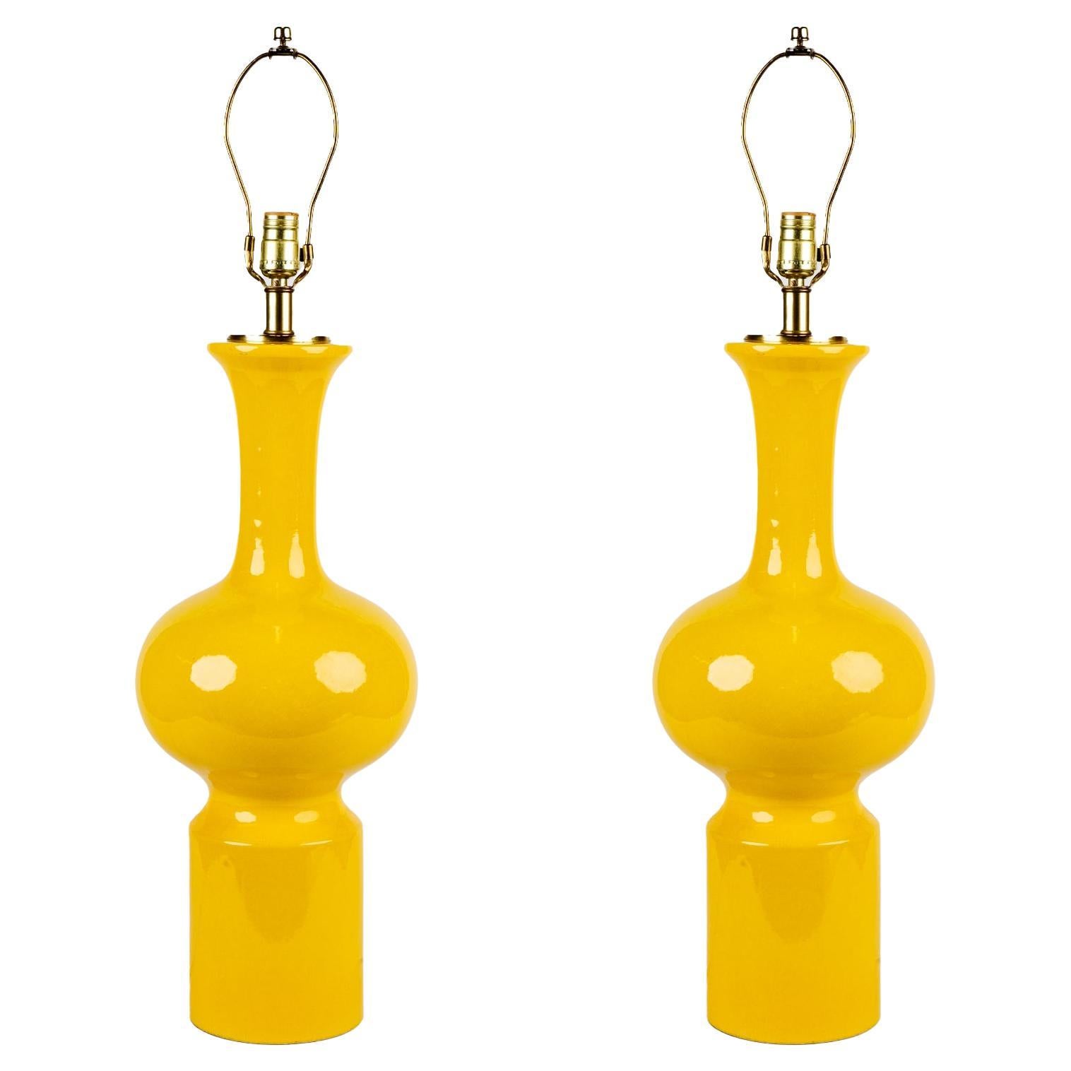 Mid Century Modern Pair of Yellow Ceramic Table Lamps, USA For Sale