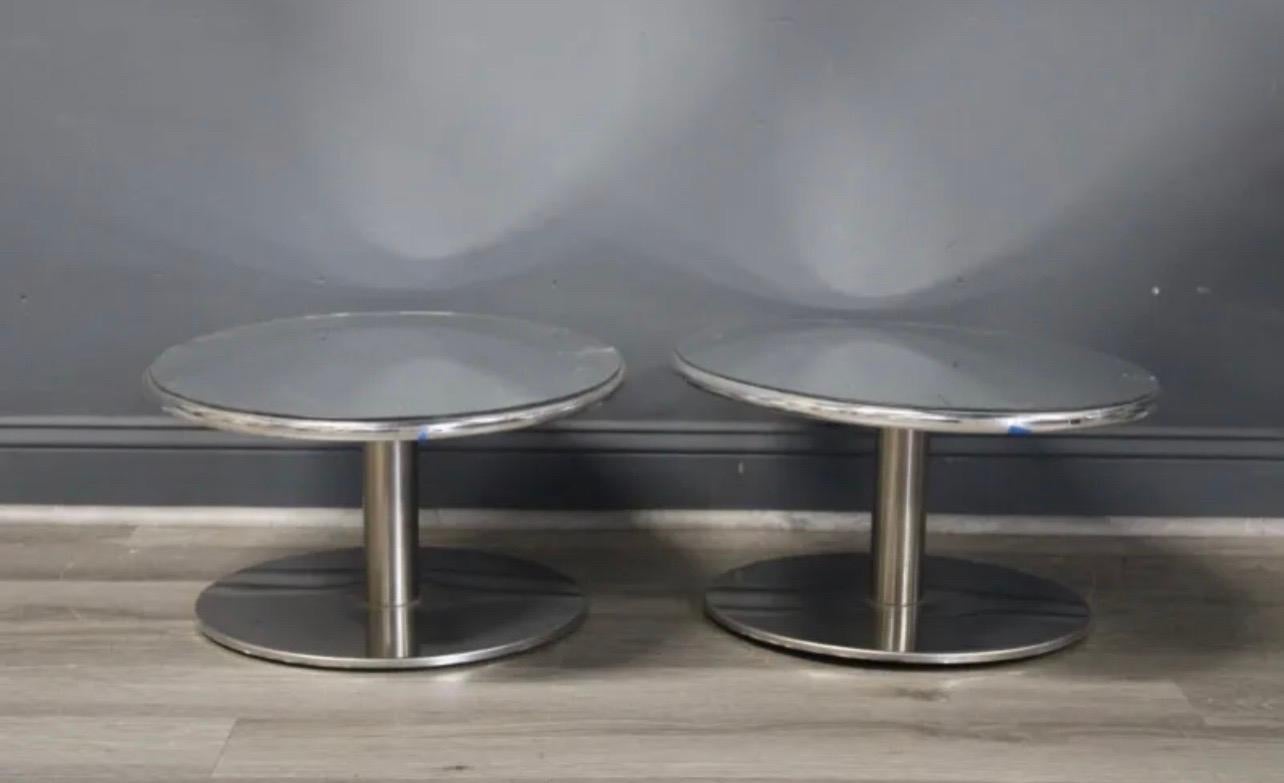 A wonderful pair of Mid-Century Modern chrome / polished nickel mirrored top oval telescoping side / end tables.
Measures: Depth 23