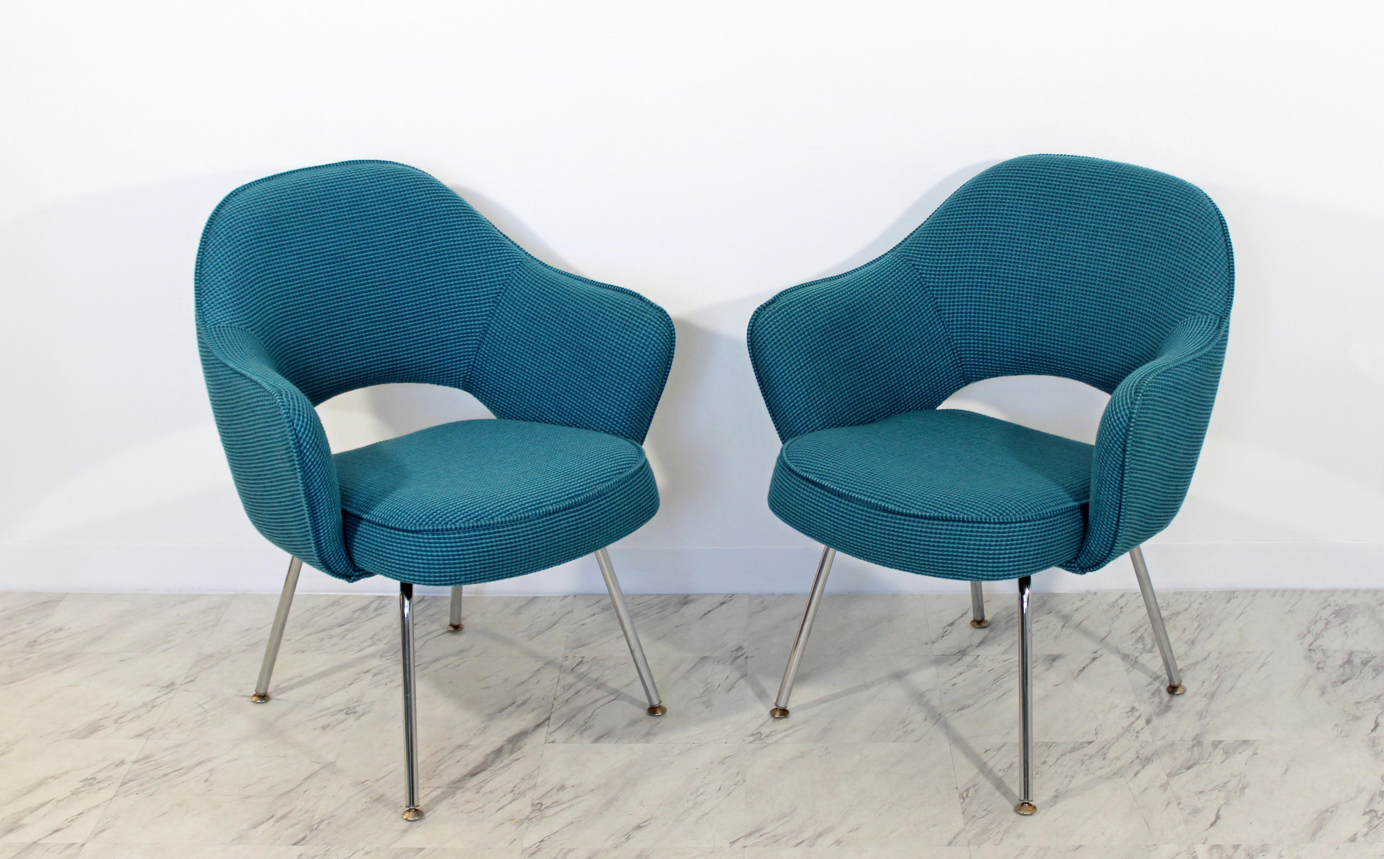 For your consideration is a sculptural pair of executive office armchairs, with a fabulous turquoise wool upholstery, by Eero Saarinen for Knoll, circa 1960s. In excellent condition. The dimensions are 27