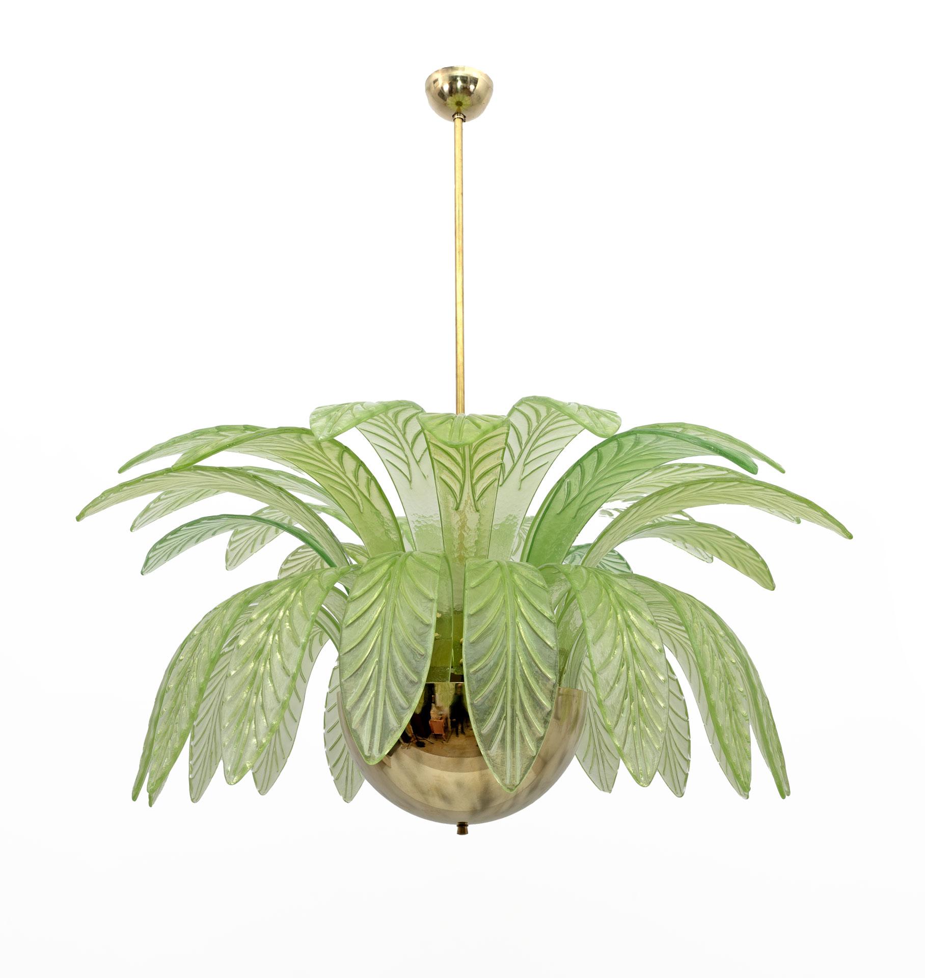 Mid-Century Modern Palm Leaves Big Chandelier Murano Glass and Brass, 1970s In Good Condition For Sale In Puglia, Puglia