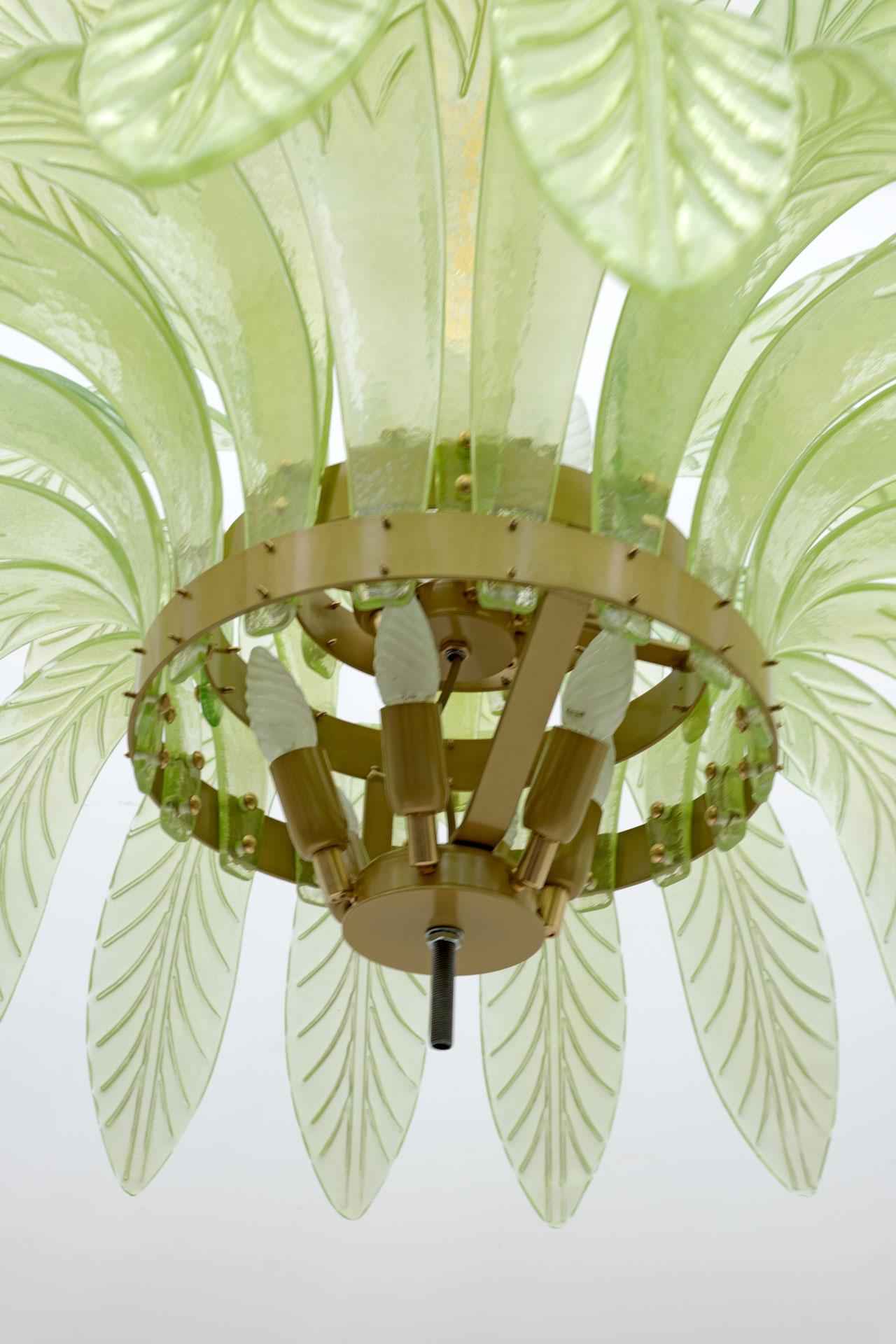Mid-Century Modern Palm Leaves Big Chandelier Murano Glass and Brass, 1970s For Sale 4