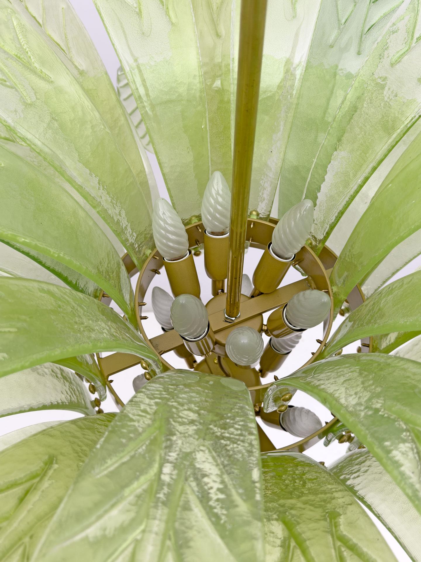 Mid-Century Modern Palm Leaves Big Chandelier Murano Glass and Brass, 1970s For Sale 4