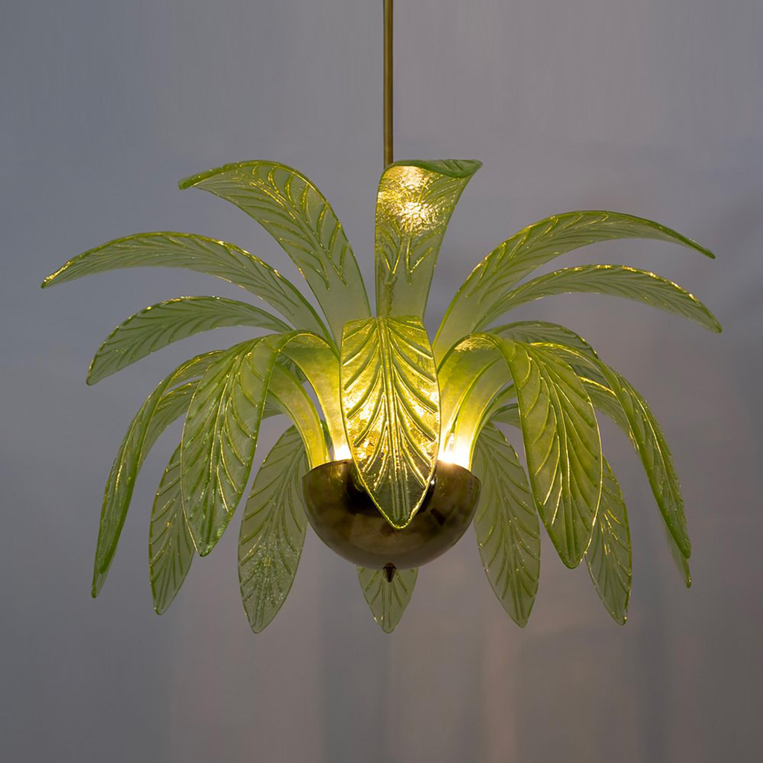 Mid-Century Modern Palm Leaves Chandelier Murano Glass and Brass, 1970s In Good Condition For Sale In Puglia, Puglia