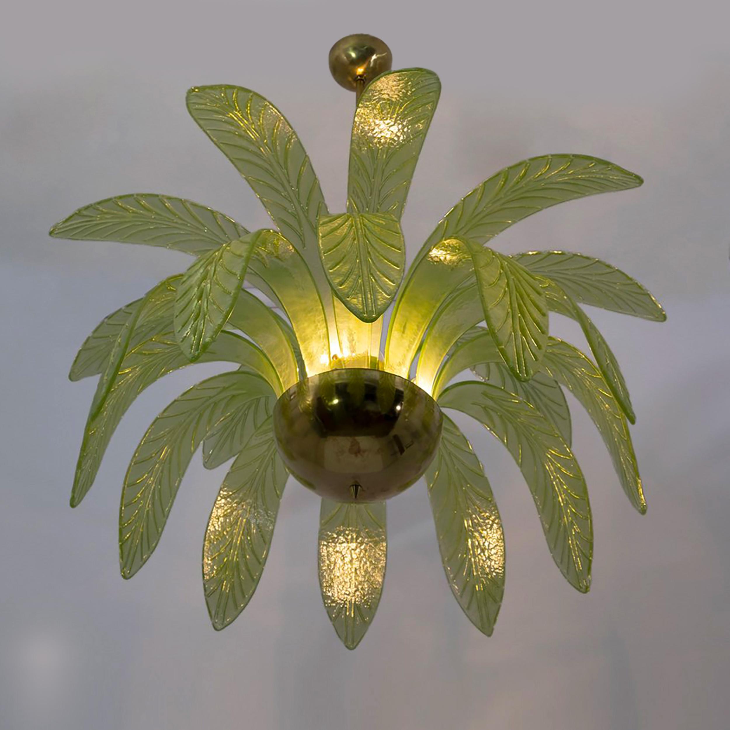 Mid-Century Modern Palm Leaves Chandelier Murano Glass and Brass, 1970s For Sale 1