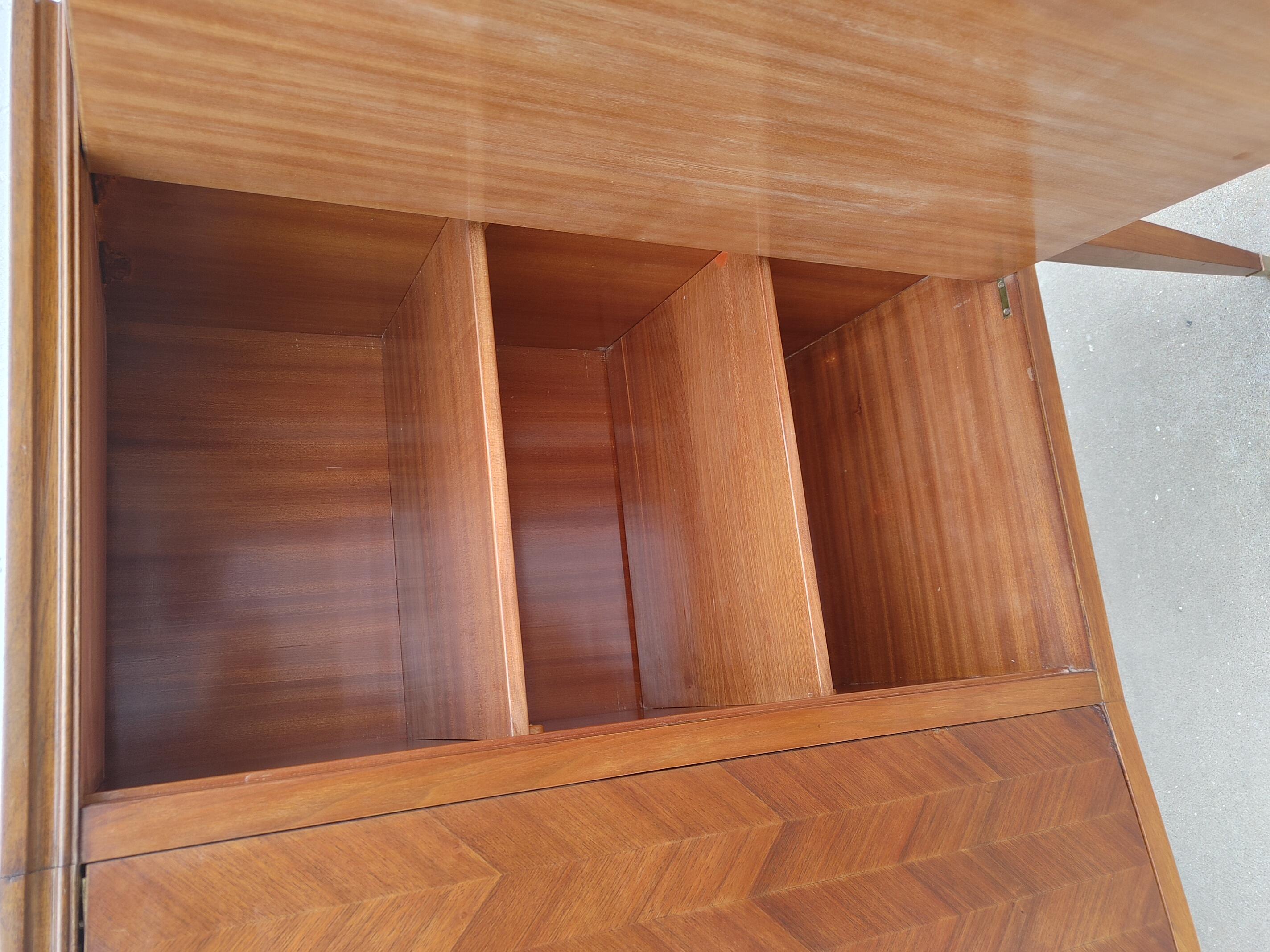 Enfilade italien moderne du milieu du siècle dernier Paolo Buffa en vente 1