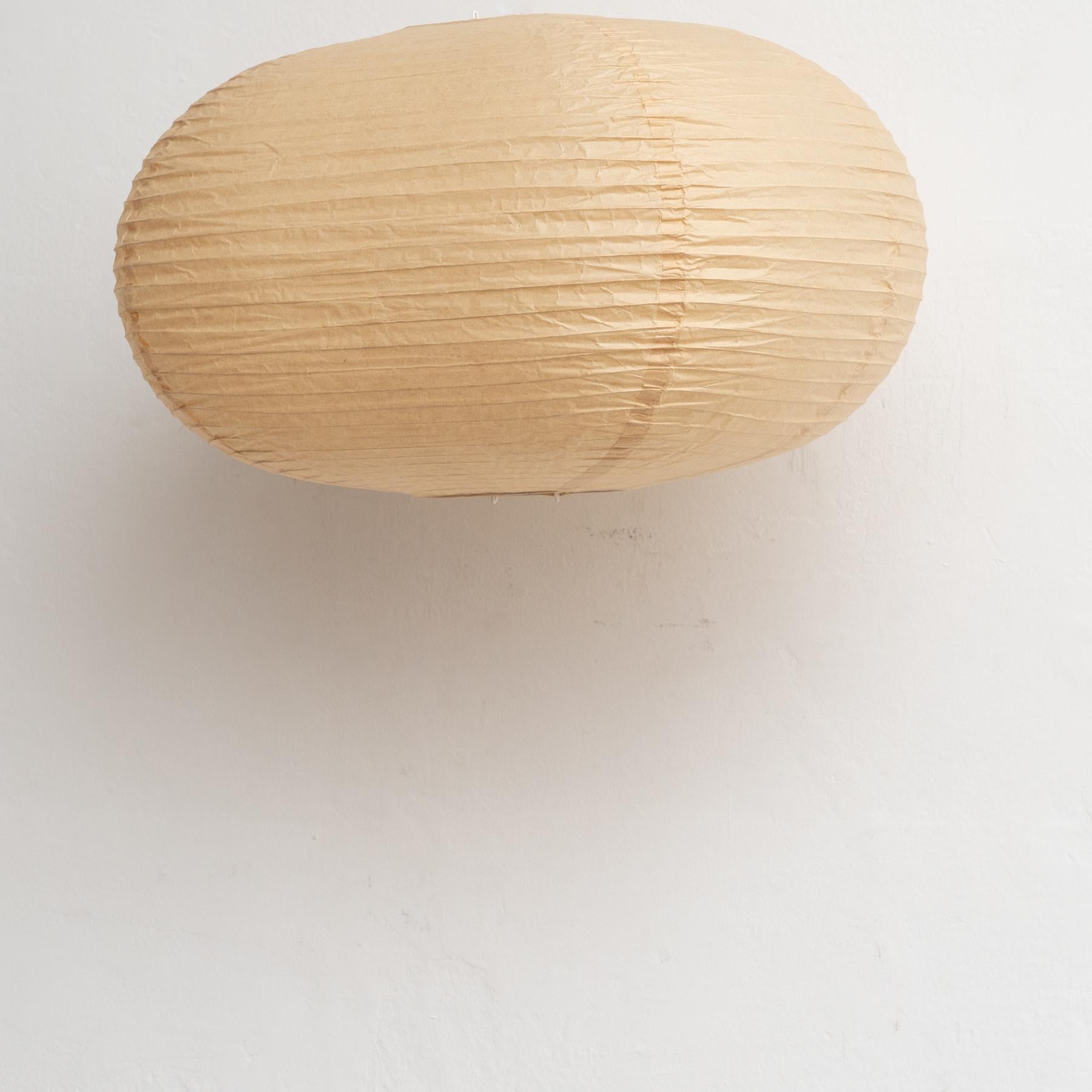 Mid-Century Modern Lampe en papier moderne du milieu du siècle dernier d'après Isamu Noguchi en vente