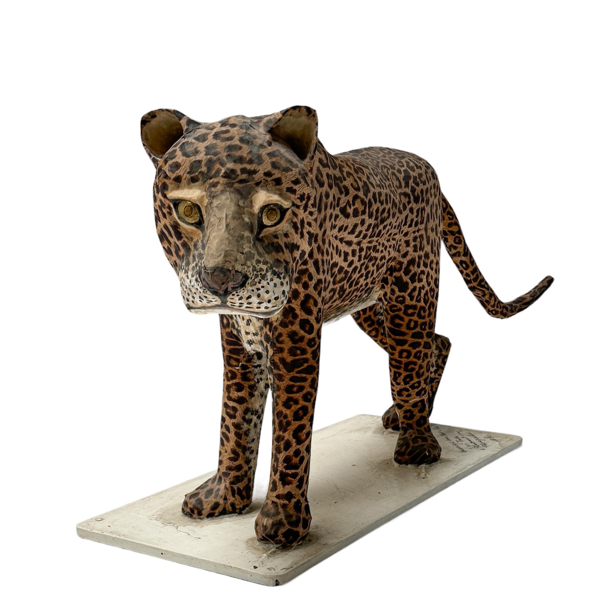 Moderne Papier- Machee-Skulptur eines Leoparden aus der Mitte des Jahrhunderts von Bert van Oers, 1980 (Ende des 20. Jahrhunderts) im Angebot