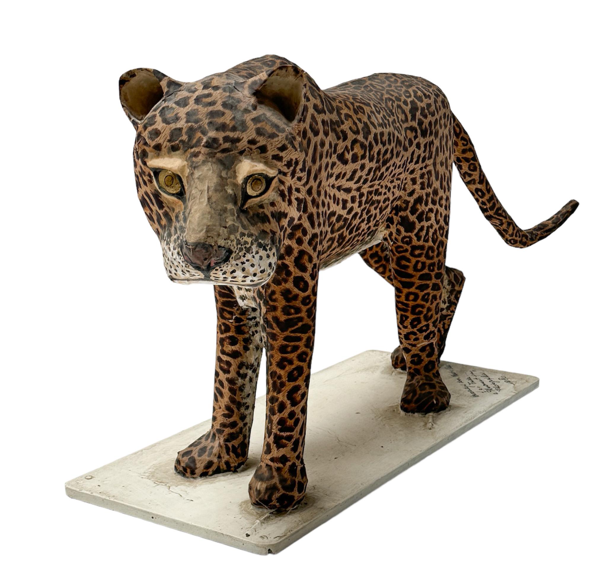 Moderne Papier- Machee-Skulptur eines Leoparden aus der Mitte des Jahrhunderts von Bert van Oers, 1980 (Kiefernholz) im Angebot