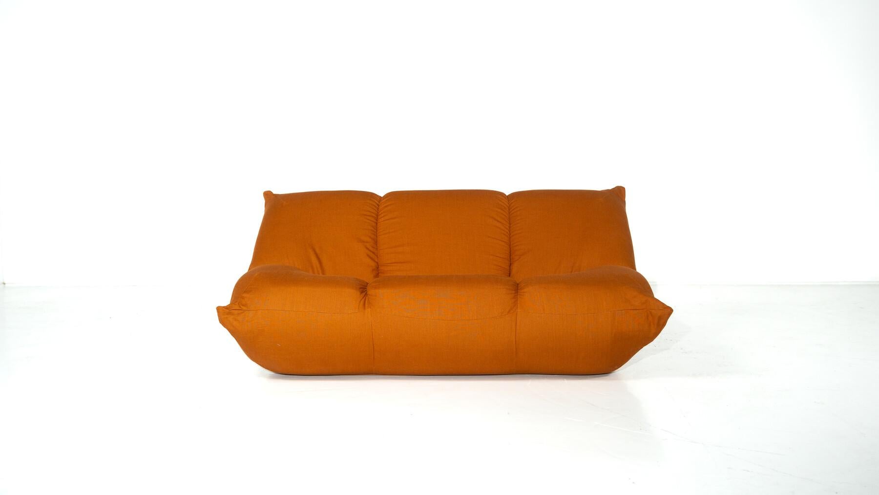 Mid-Century Modern Papillon Sofa by Giovannetti, Italy, 1970s en venta 5