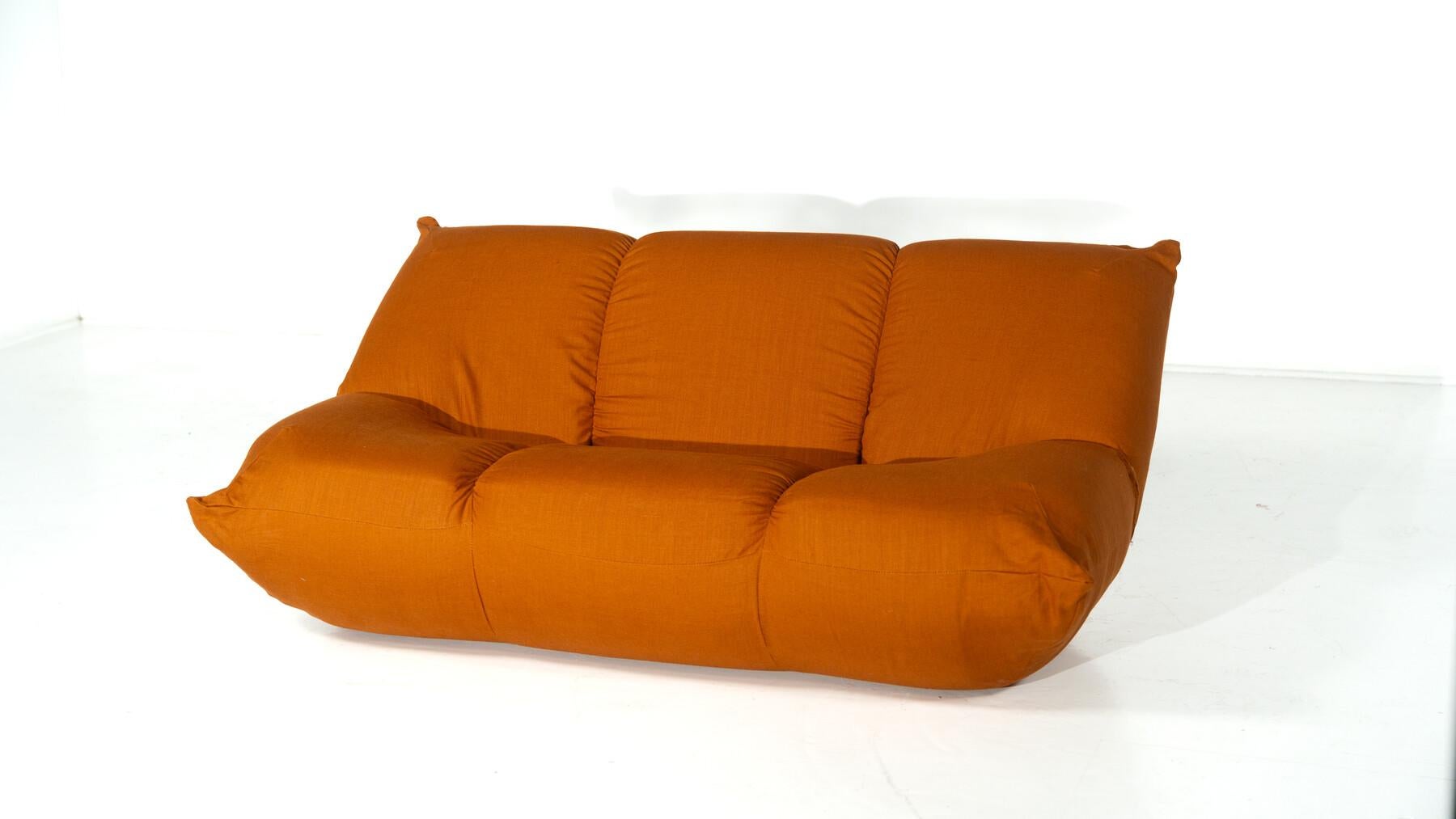 Mid-Century Modern Papillon Sofa by Giovannetti, Italy, 1970s Italiano en venta