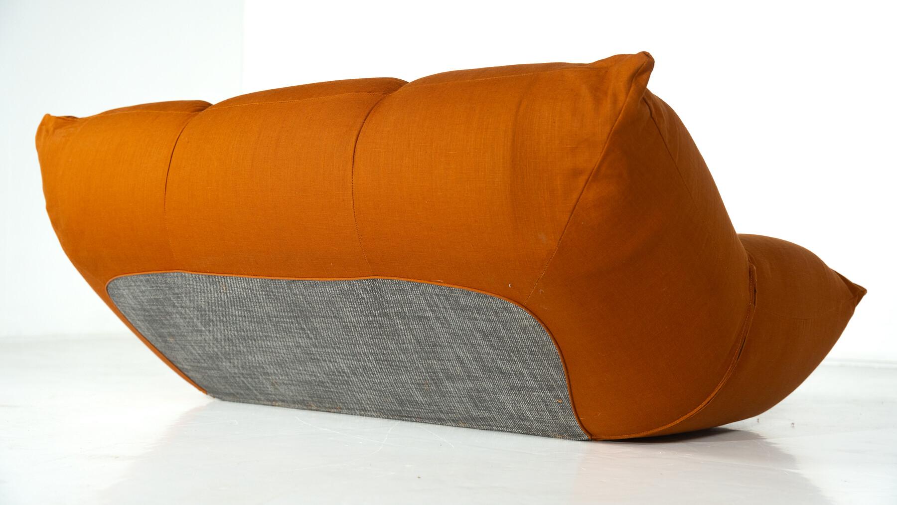 Mid-Century Modern Papillon Sofa by Giovannetti, Italy, 1970s en venta 1