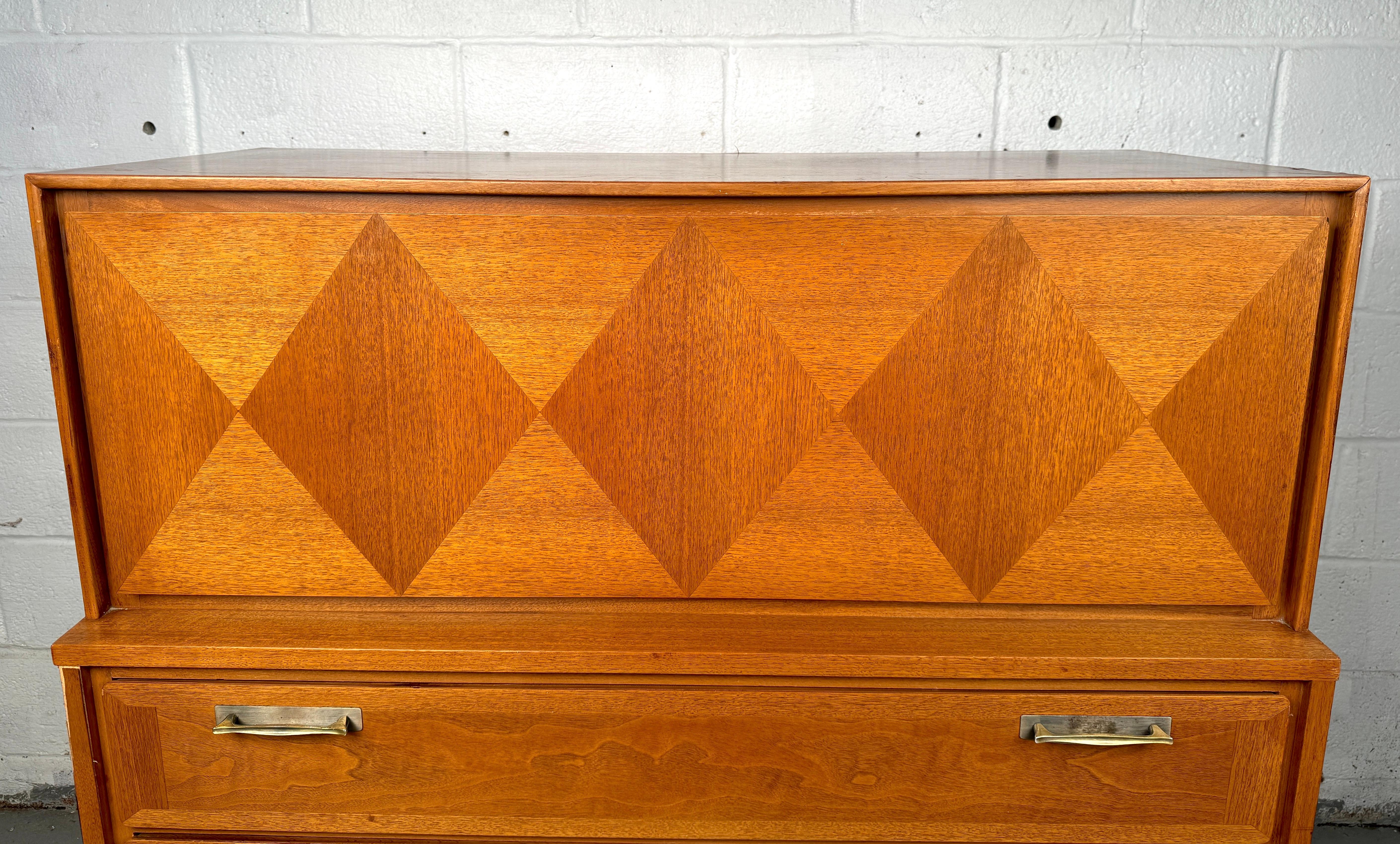 Legno Comò Parquet-Front moderno di metà secolo di Red Lion Co. in vendita