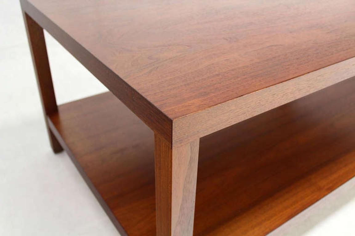 Mid Century Modern Parsons Style Large Rectangle Coffee Table w Bottom Shelf MINT (20. Jahrhundert) im Angebot