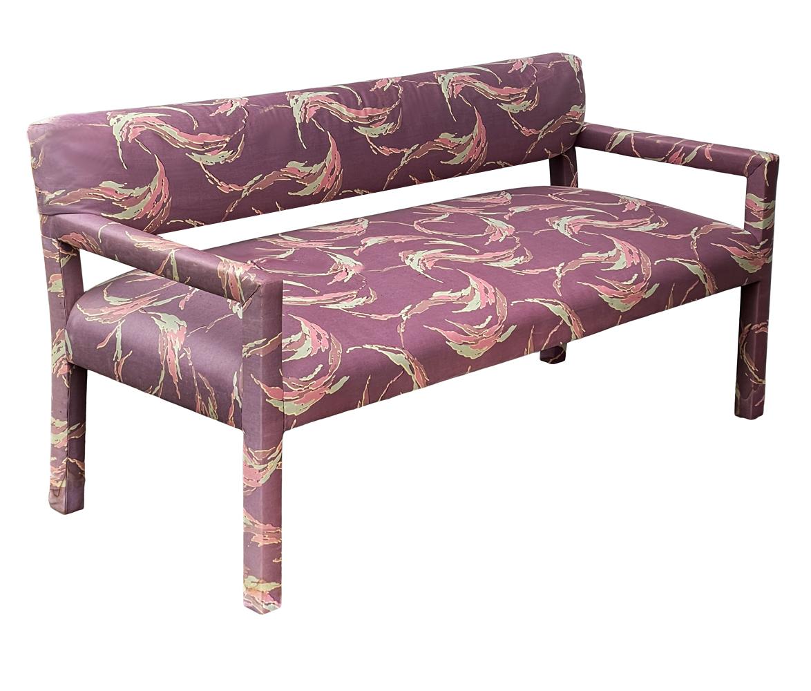 A classic and transitional Parsons bench circa 1960s. It retains the original upholstery and needs to be redone.