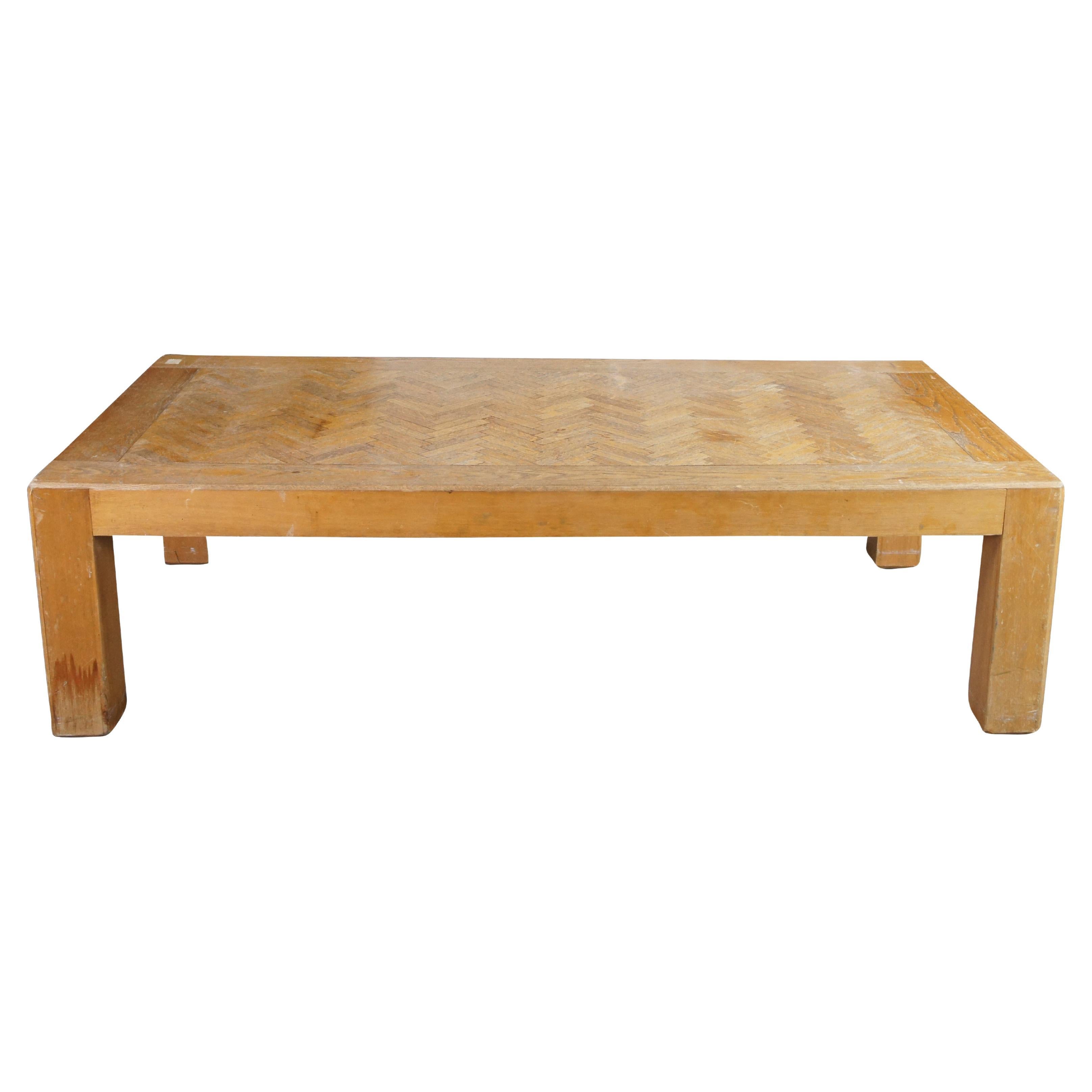 Mid Century Modern Parsons Stil Eiche Fischgrät-Couchtisch 58"